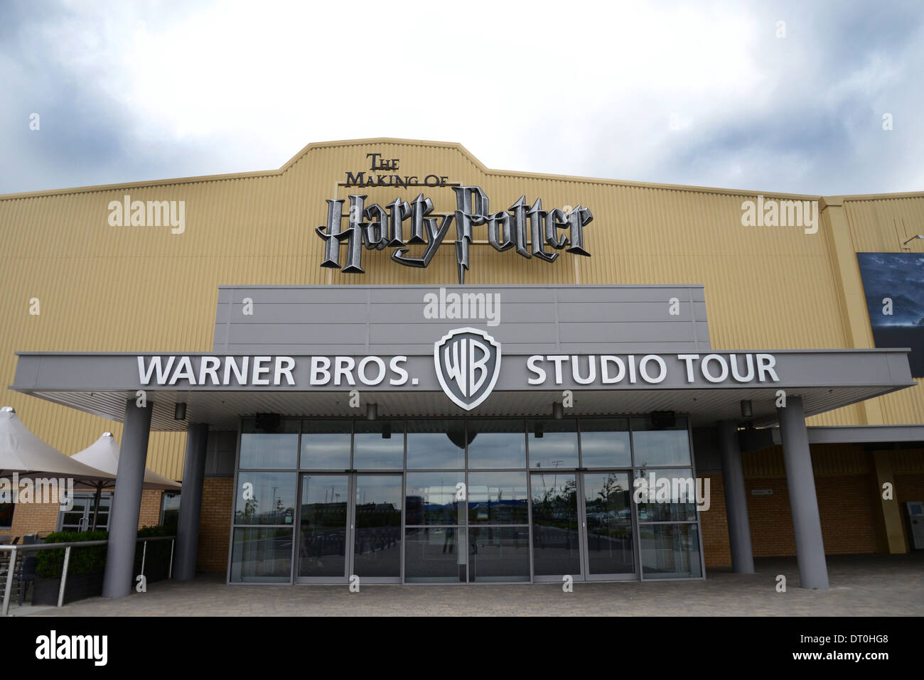 L'ingresso della Warner brothers harry potter studio tour in London Watford Foto Stock
