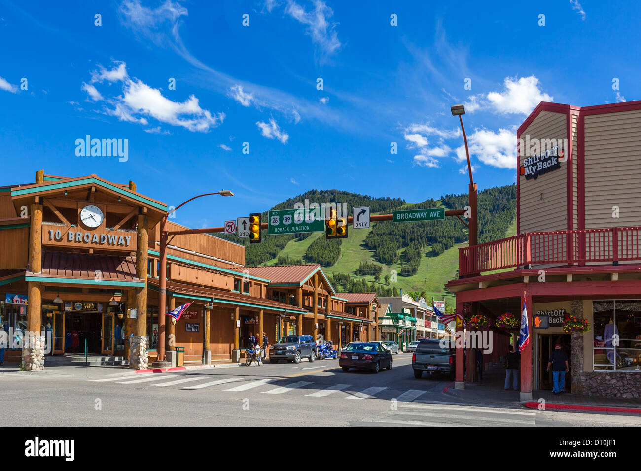 Intersezione di Broadway e a nord di Cache Street nel centro cittadino di Jackson, Wyoming USA Foto Stock