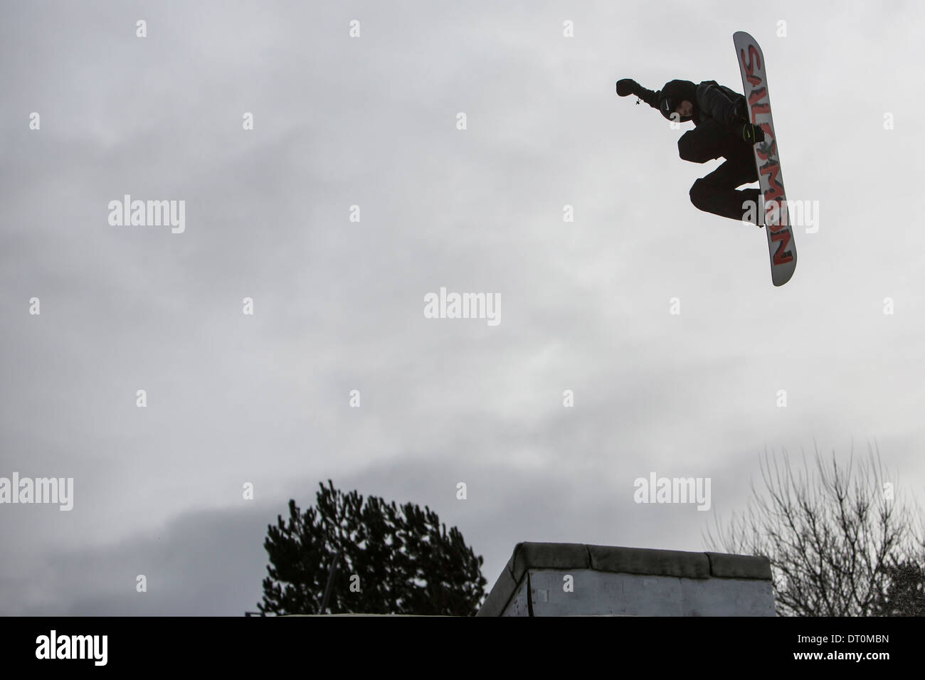 Jamie Nicholls. Team GB Snowboarder concorrenti a Sochi 2014, qui mostrato in sella ad Halifax pendenza a secco dove ha imparato a snowboard Foto Stock