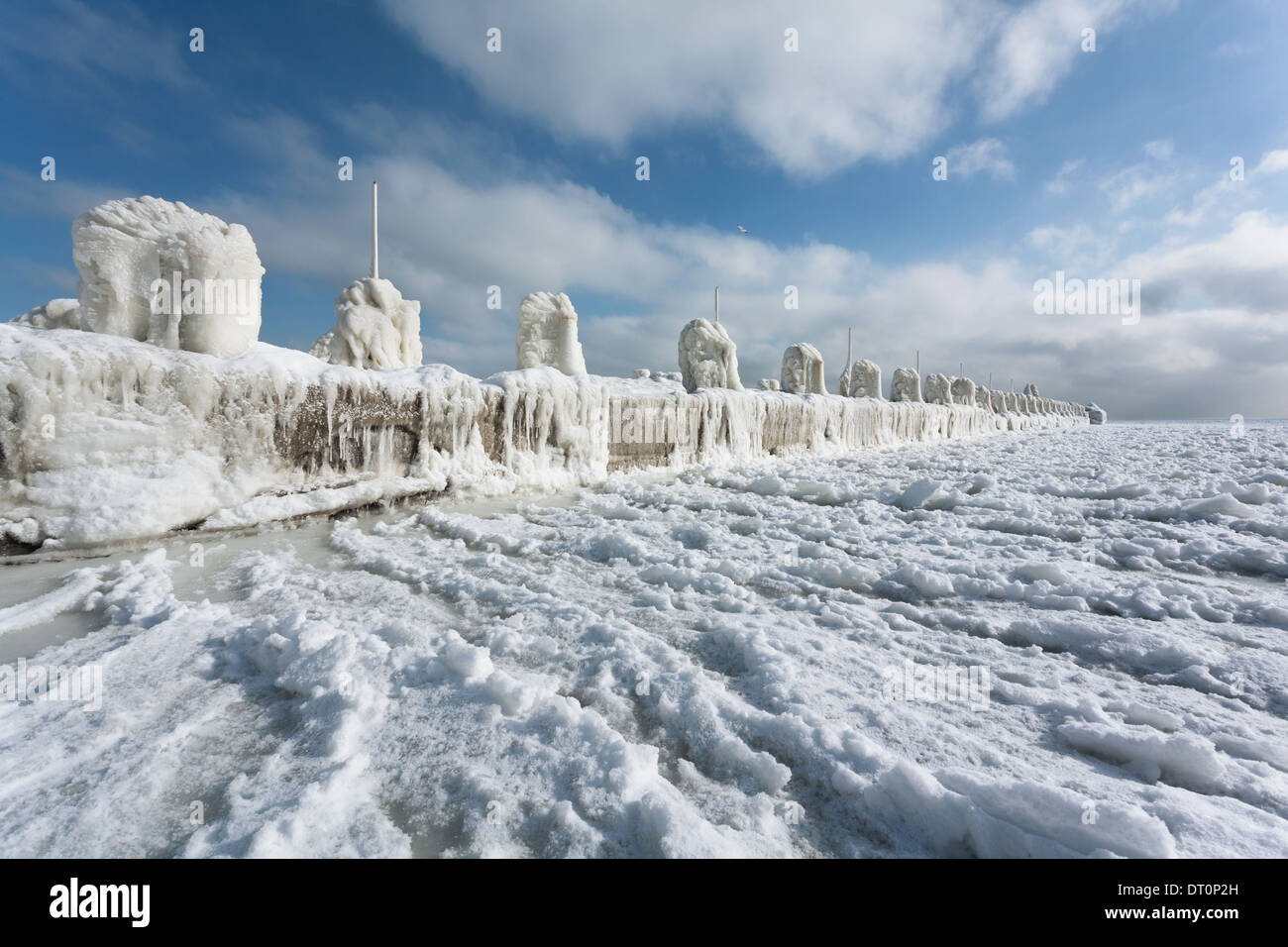 Icy pier panorama invernale prospettiva Foto Stock