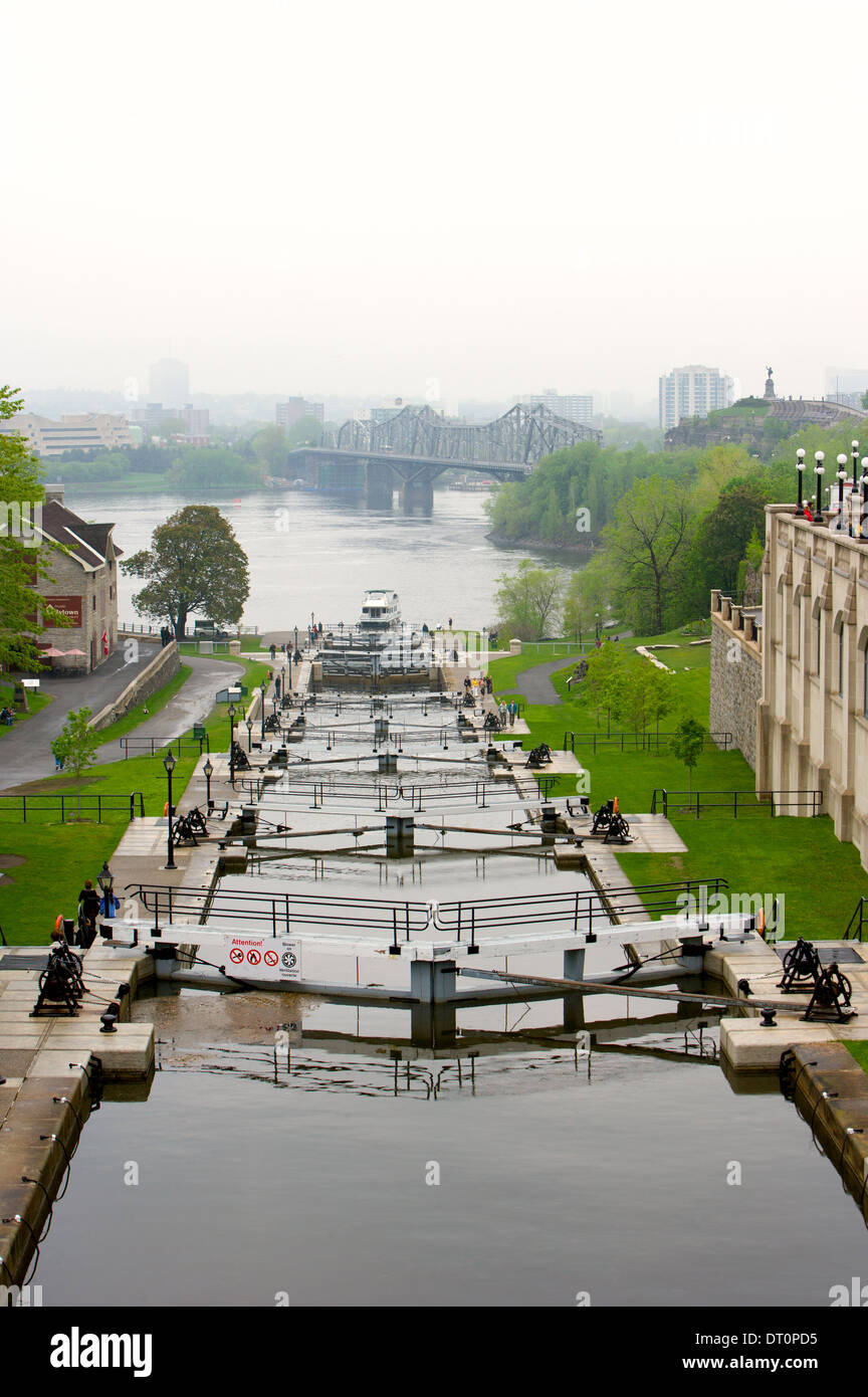 Il Rideau Canal si unisce il fiume Ottawa con una serie di serrature. Foto Stock