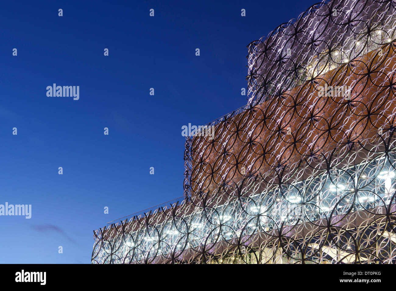 La biblioteca di Birmingham dettagli esterni al crepuscolo Foto Stock