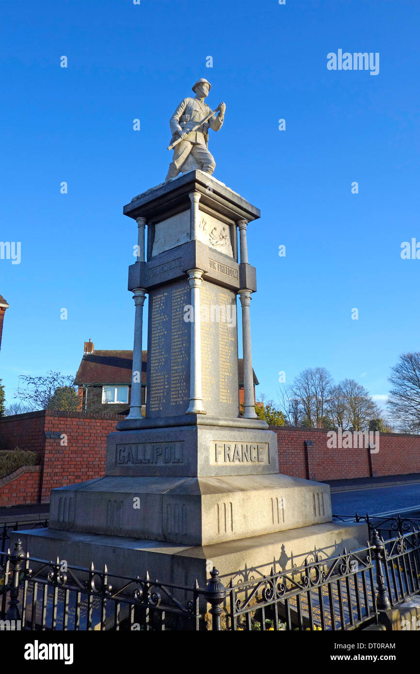 Brierley Hill War Memorial, Church Street, Brierley Hill, West Midlands, England, Regno Unito Foto Stock