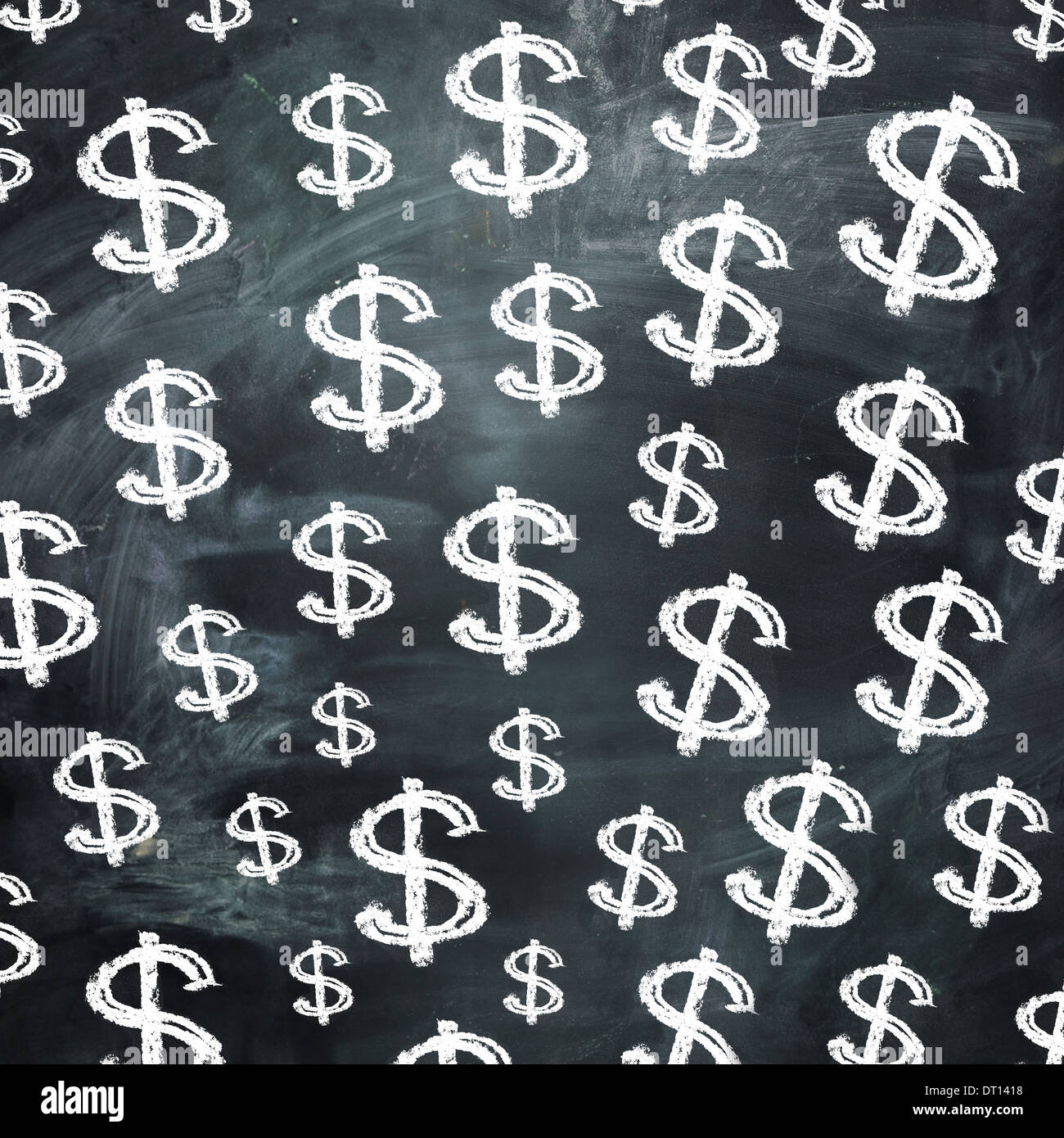 Un sacco di disegnati a mano segni di dollaro su una lavagna scuro. Foto Stock