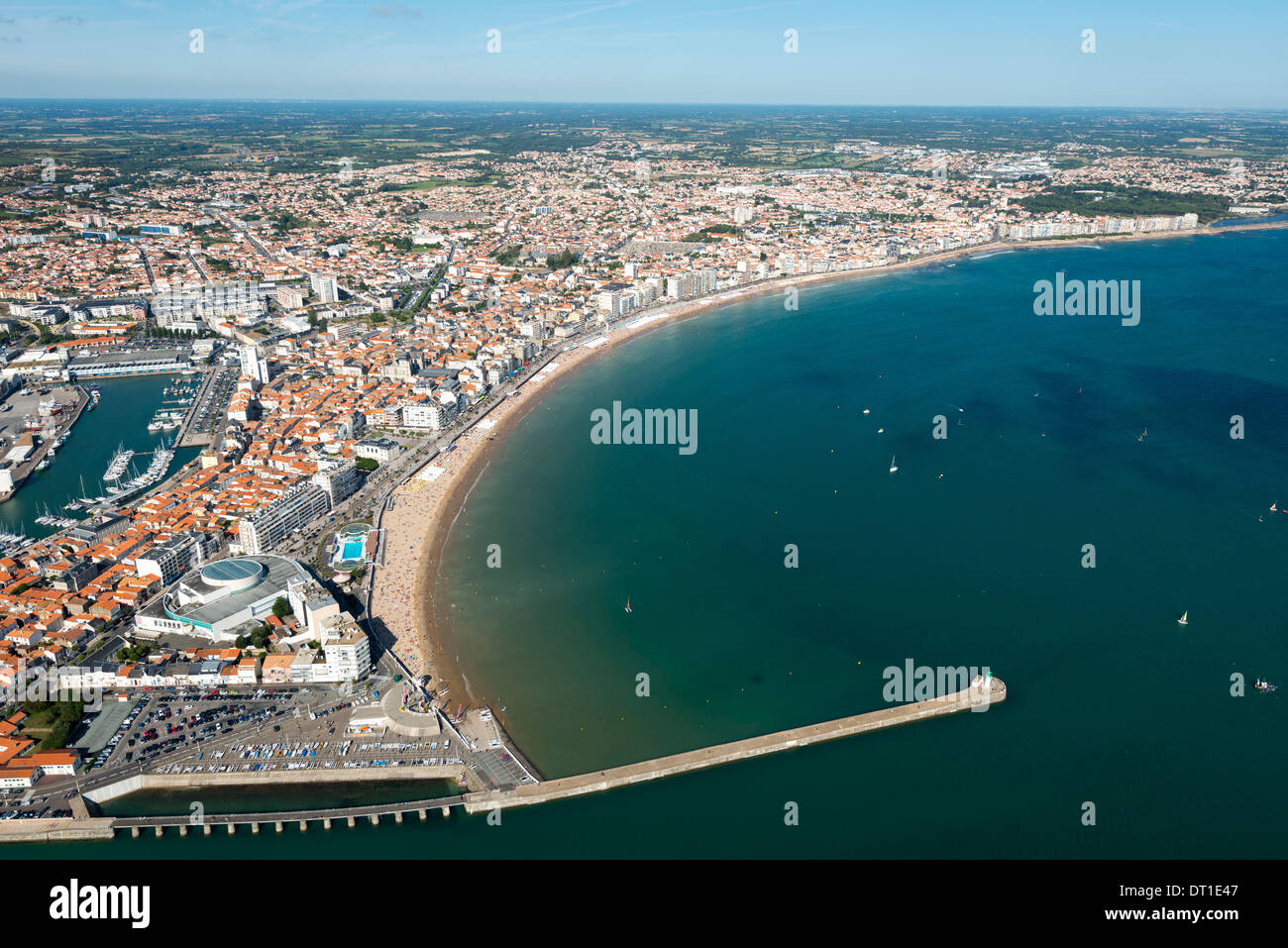 Les Sables d'Olonne (85) lungo il litorale atlantico nel dipartimento della Vendée. Vista aerea della città Foto Stock
