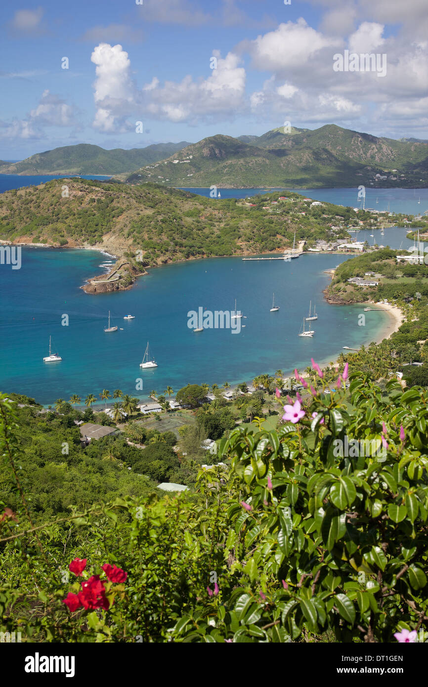 Vista del porto di inglese da Shirley Heights, Antigua, Isole Sottovento, West Indies, dei Caraibi e America centrale Foto Stock