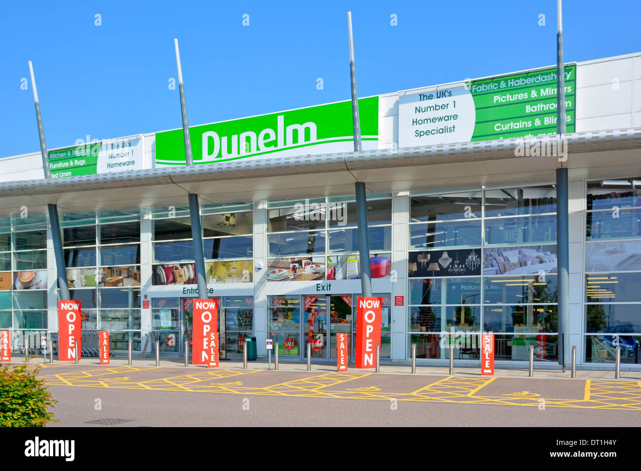 Dunelm homewares & Furnishings superstore business shop negozi anteriori parcheggio gratuito per disabili Thurrock Shopping Park West Thurrock Essex UK Foto Stock