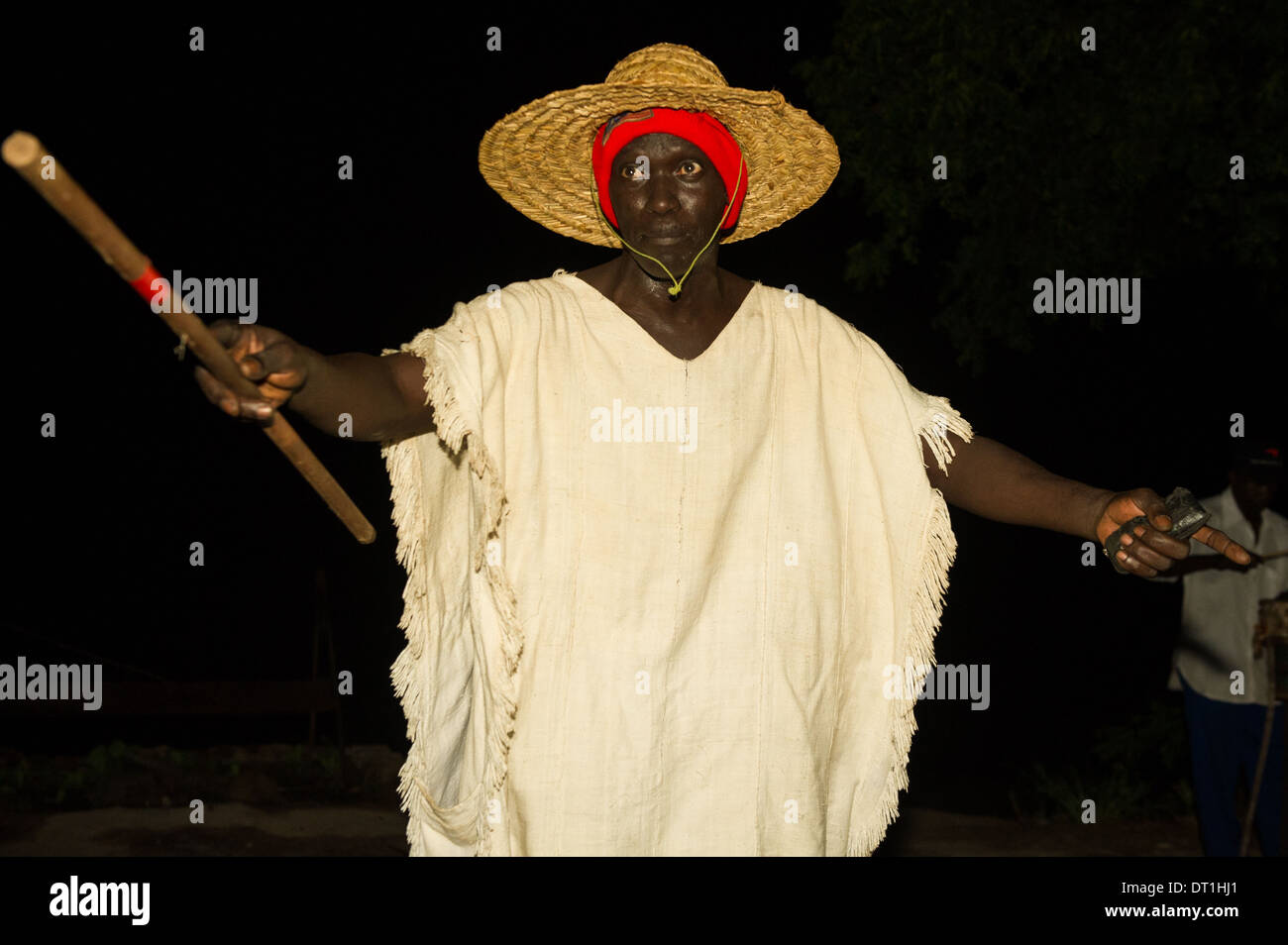 La ballerina di eseguire durante la notte, Tendaba, Gambia Foto Stock