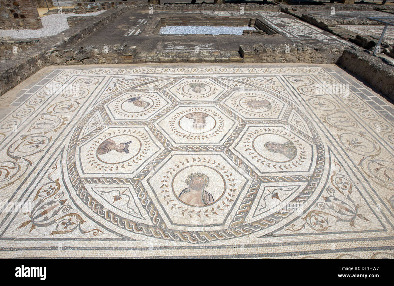 Spagna. Italica. Casa del planetario. Mosaico. Il sole, la luna e cinque pianeti: Venere, Marte, Mercurio, Giove e Saturno. Foto Stock
