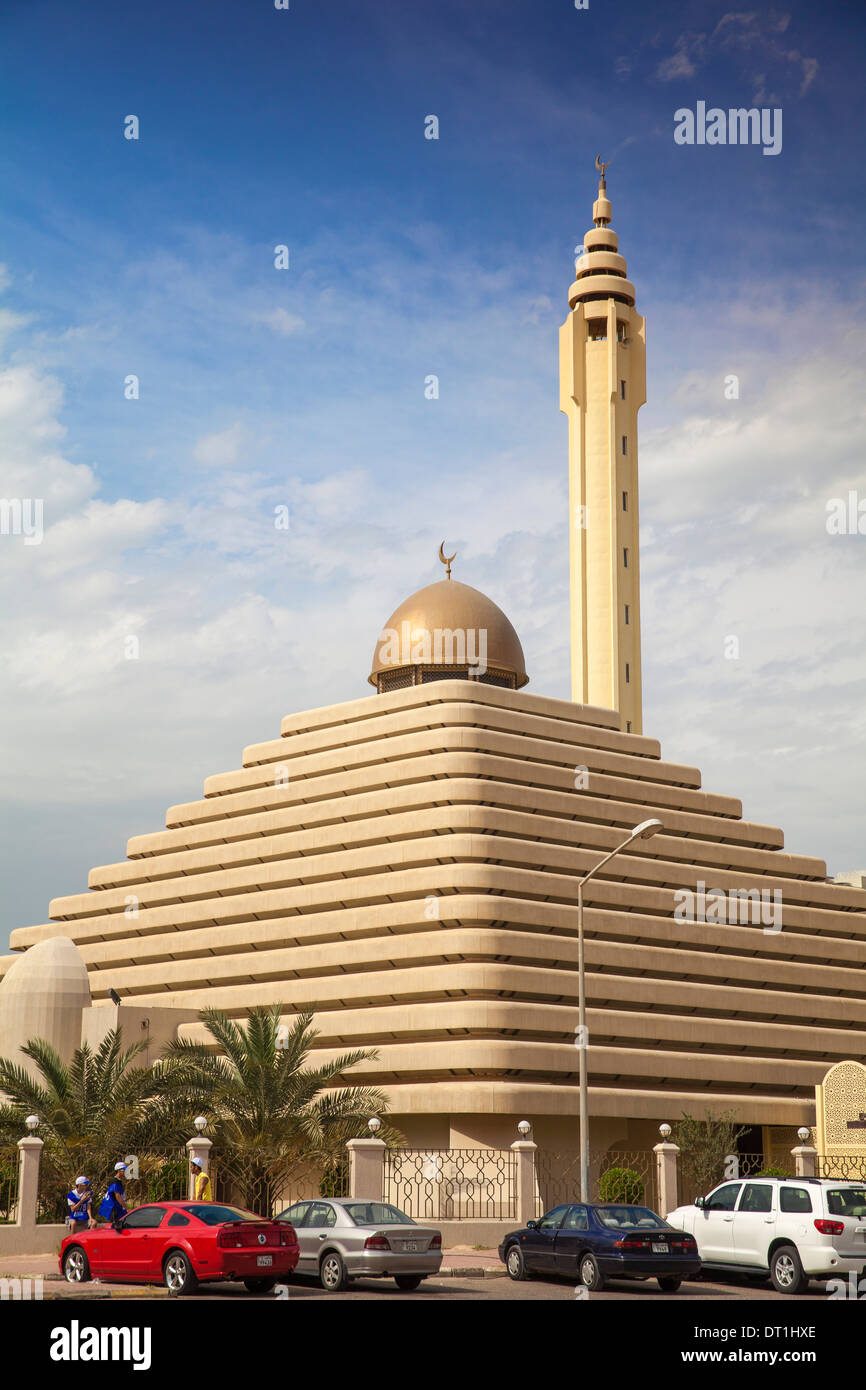 La moschea di piramide, Salmiya, Kuwait City, Kuwait, Medio Oriente Foto Stock