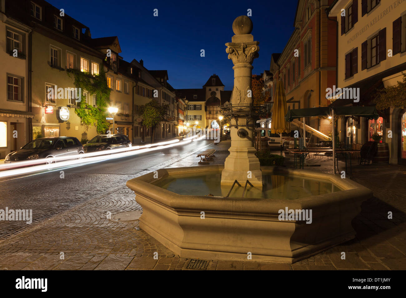 Fontana nella città vecchia di Meersburg, Lago di Costanza (Bodensee), Baden Wurttemberg, Germania, Europa Foto Stock