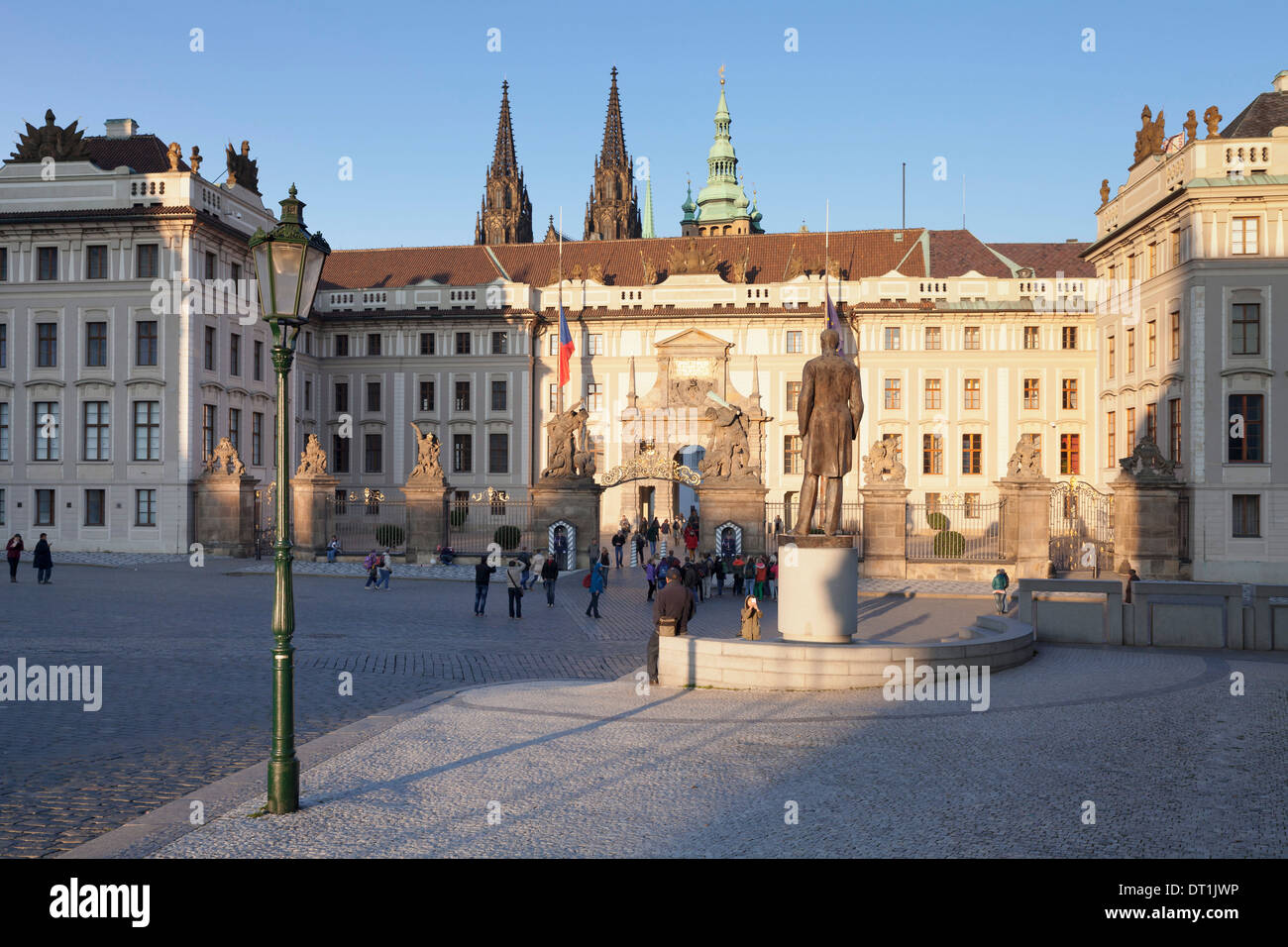 Primo cortile, il castello di Hradcany e della cattedrale di San Vito, il quartiere del Castello, sito UNESCO, Praga, Boemia, Repubblica Ceca Foto Stock