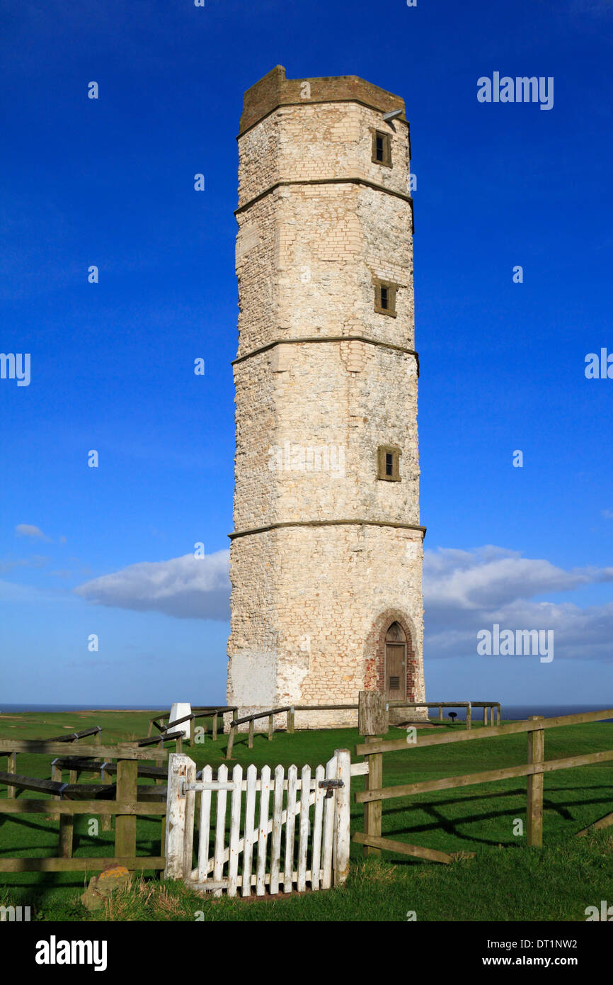 Il vecchio faro Flamborough, chalk torre è l'unica superstite torre faro in Inghilterra, Flamborough, East Yorkshire, Inghilterra, Regno Unito. Foto Stock