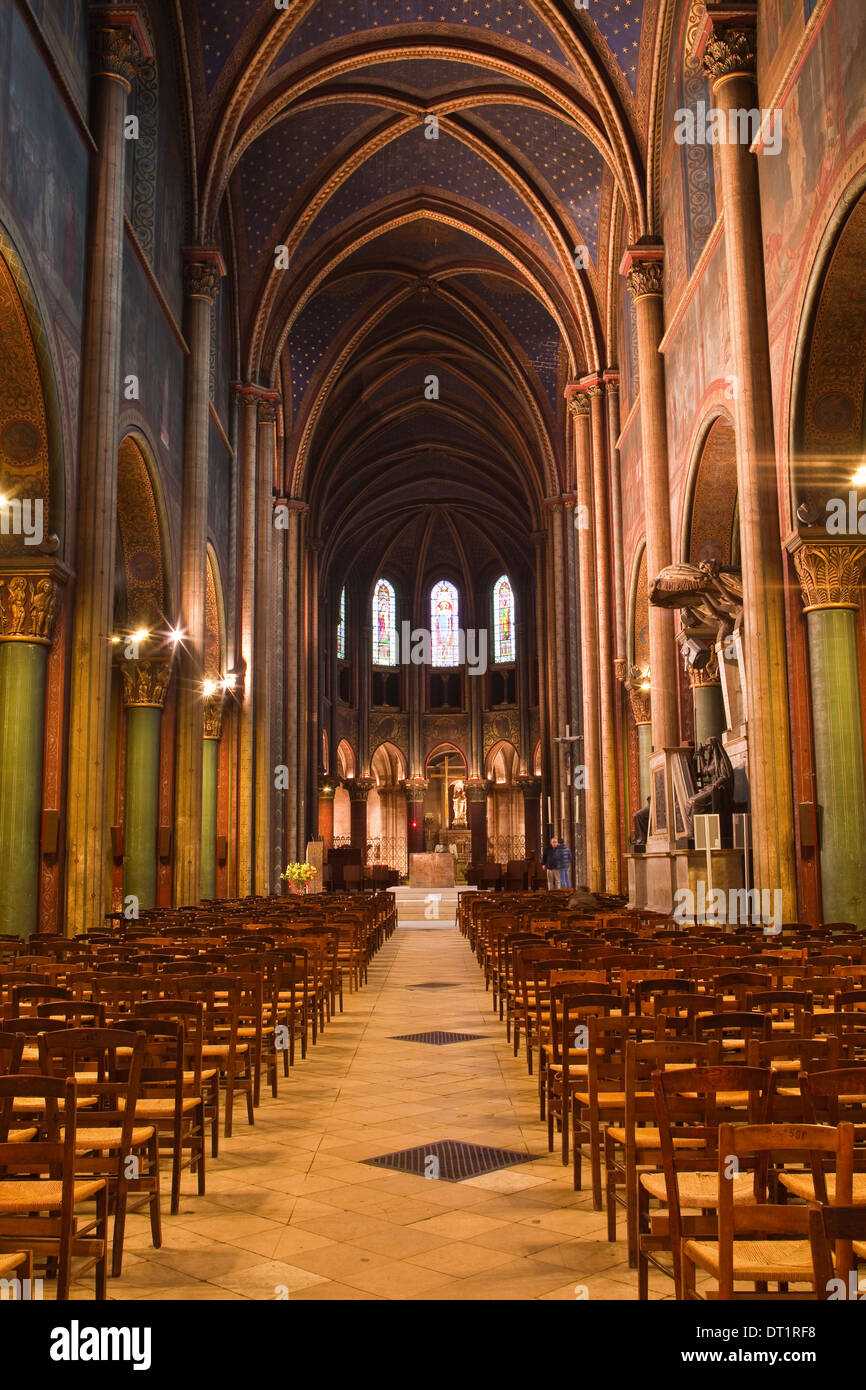 La navata centrale della Eglise de Saint Germain des Pres a Parigi, in Francia, in Europa Foto Stock