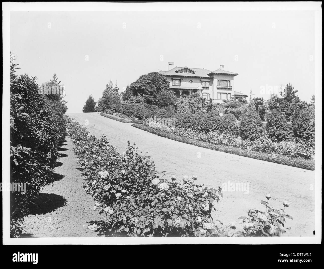 Una fotografia che mostra la casa di Clara Burdette, situata al 1125 Sunnycrest e Orange Grove Avenue, Pasadena, scattata intorno al 1895-1900, prima del suo matrimonio con Robert. Foto Stock