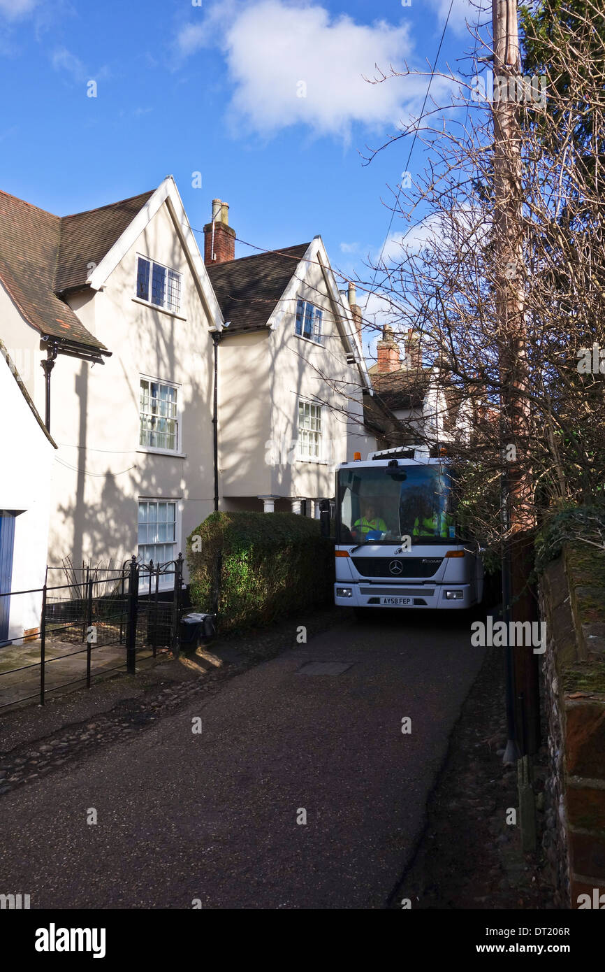 Lo scomparto polvere rifugio carrello camion in stretta strada di Norwich Foto Stock