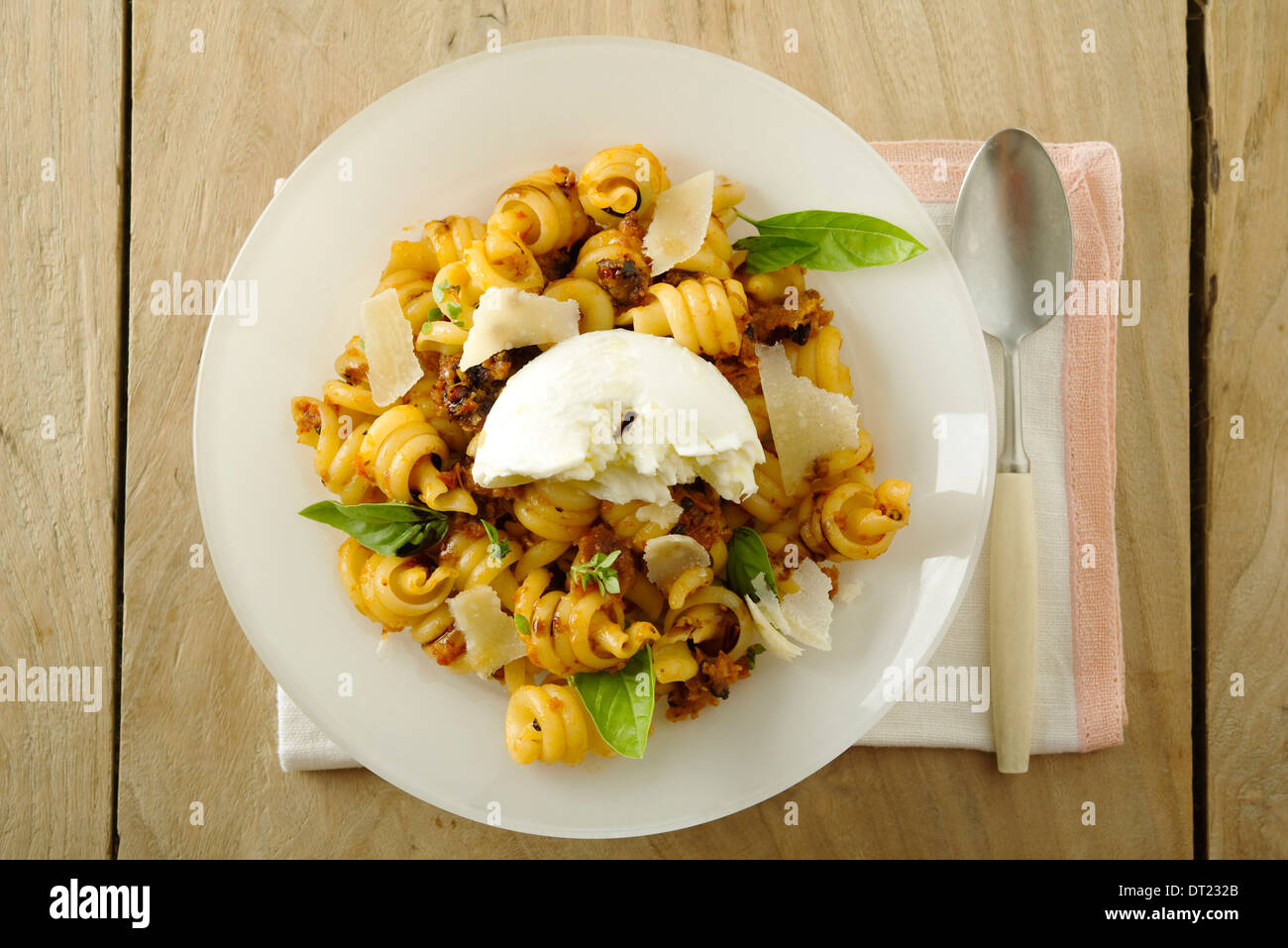 Pasta con pomodori confit e aceto balsamico Foto Stock