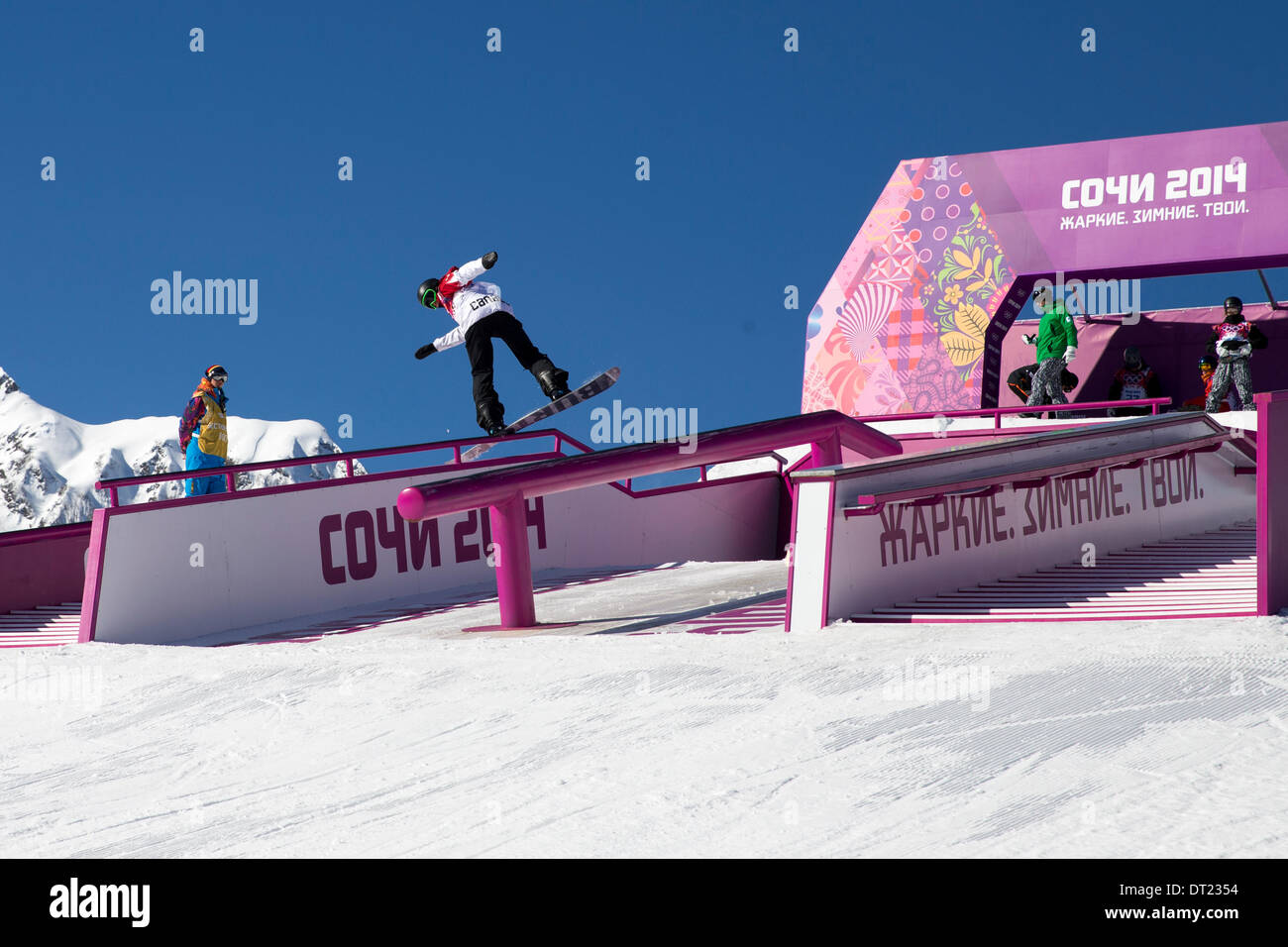 Sochi, Russia. Il 6 febbraio 2014. Rosa Khutor, Russia presso i Giochi Olimpici Invernali Sochi 2014. 06 feb 2014. Mark McMorris durante il 2014 Olimpiadi invernali Slopestyle Snowboard qualifiche Credito: Azione Sport Plus/Alamy Live News Foto Stock