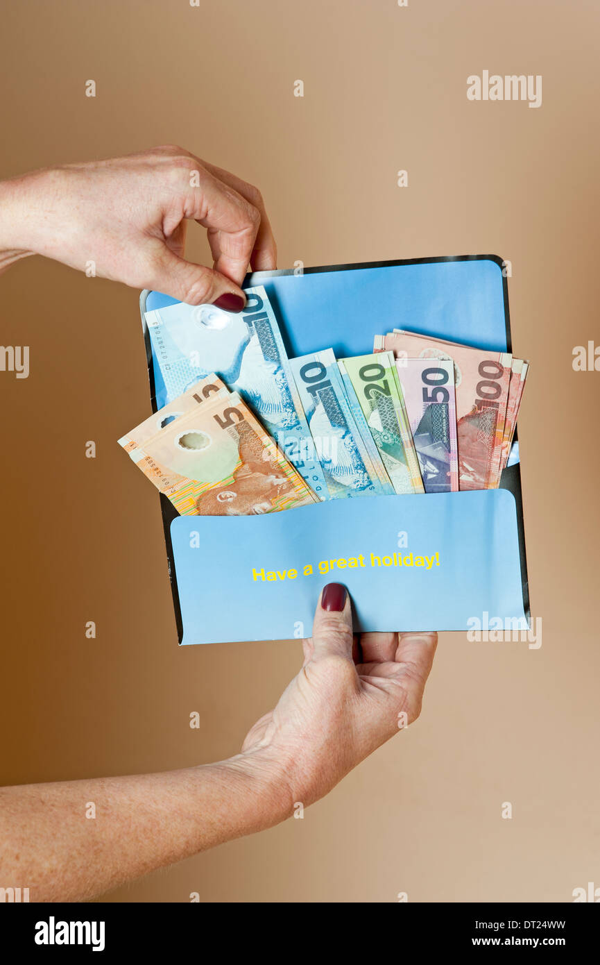 Dollari Neozelandesi in una vacanza denaro wallet Foto Stock