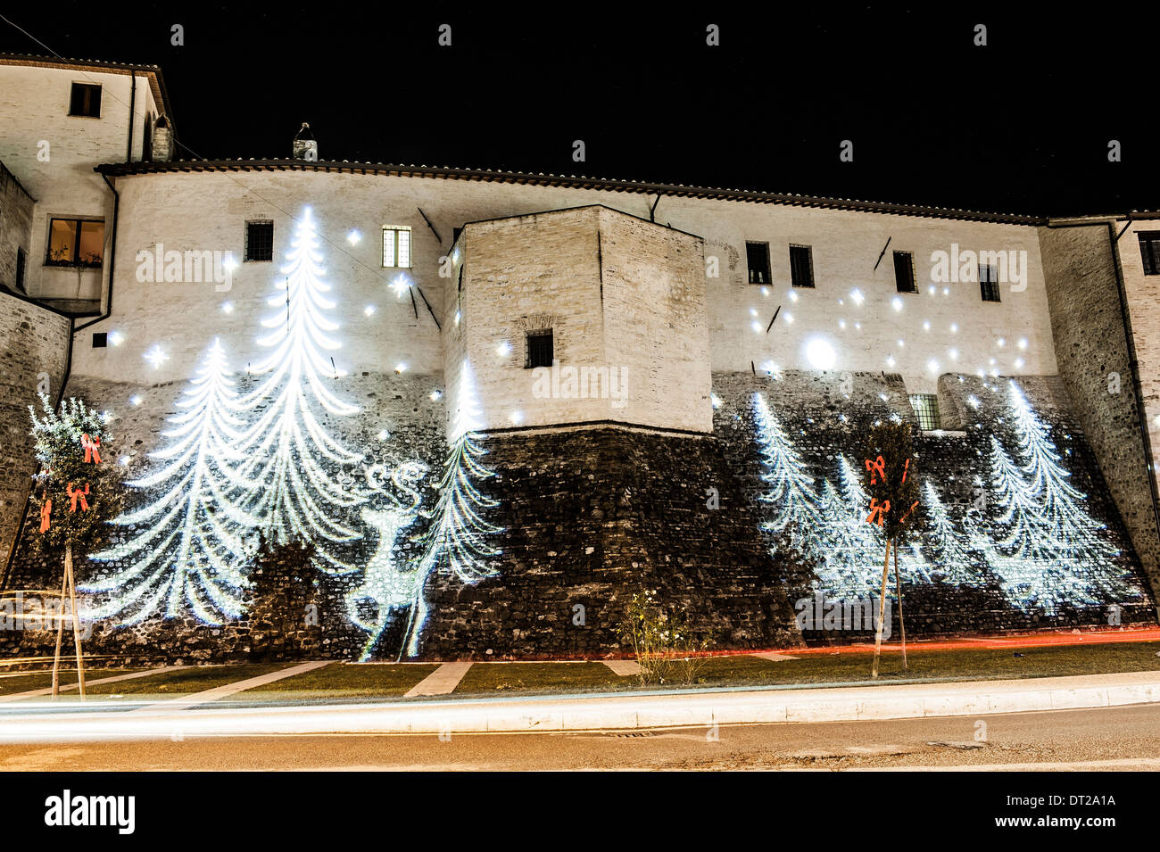 Bastia Umbra - Perugia, le luci di Natale e Natale immagini proiettate a parete e la strada Foto Stock
