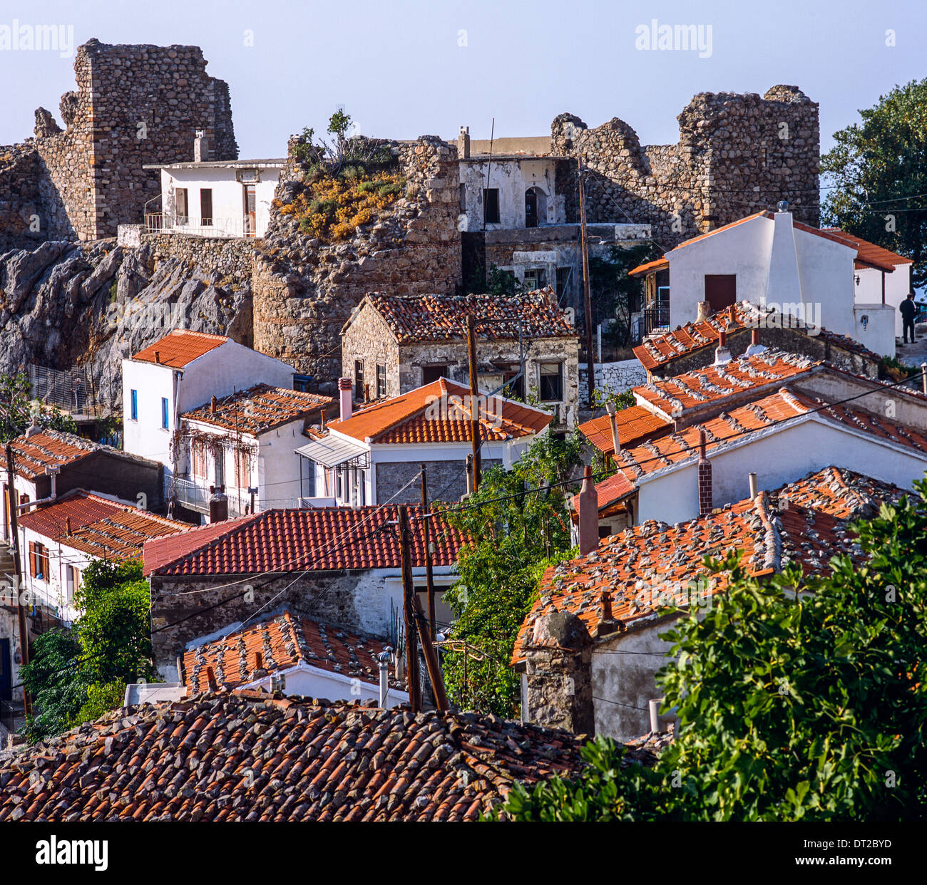 Case tradizionali e il castello di hora Samothraki Isole Greche Grecia Hellas Foto Stock