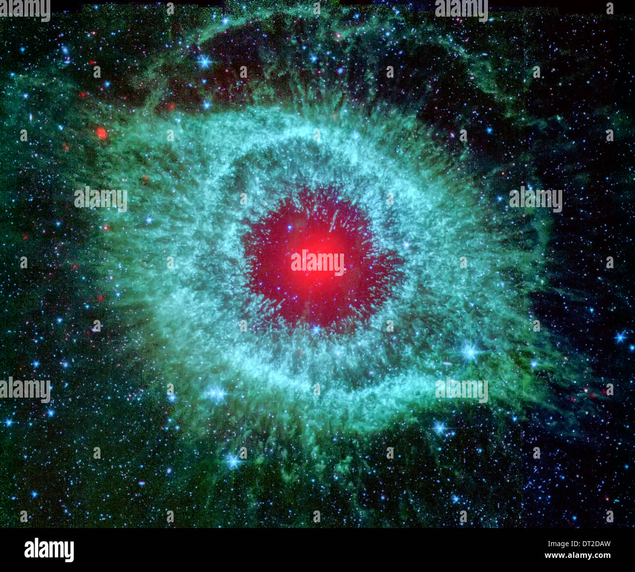 La nebulosa Helix, spesso fotografata da astronomi dilettanti per i suoi colori vivaci e inquietante rassomiglianza con un occhio gigante. Foto Stock