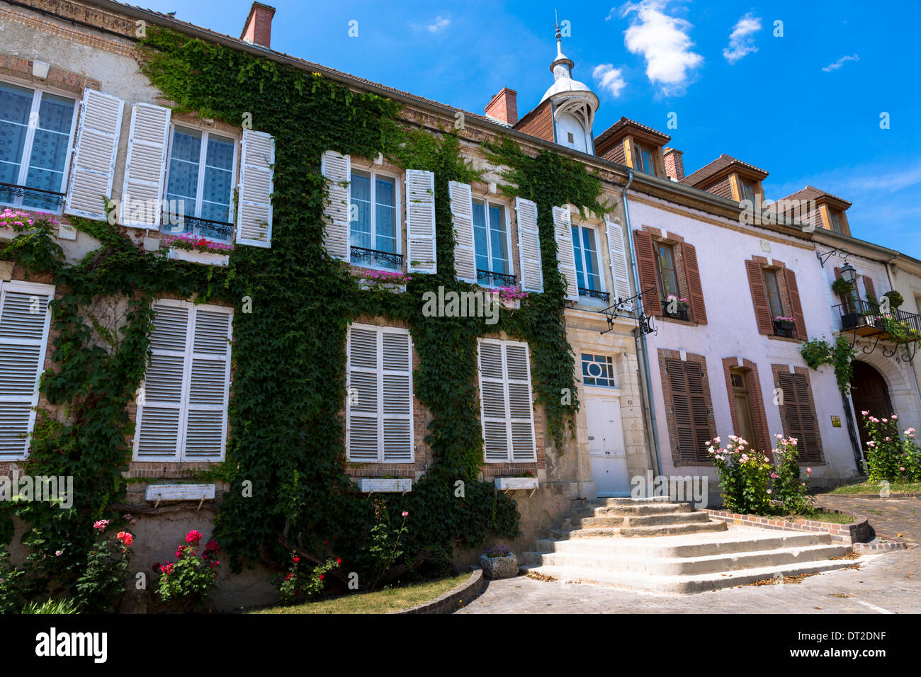 Tradizionale casa francese con persiane in Hautvillers vicino a Epernay, Champagne-Ardenne, Francia Foto Stock