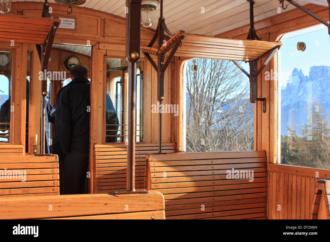 Il 'Rittnerbahn' (Rittner Schmalspurbahn / trenino del Renon ) - uno storico tram di montagna Foto Stock