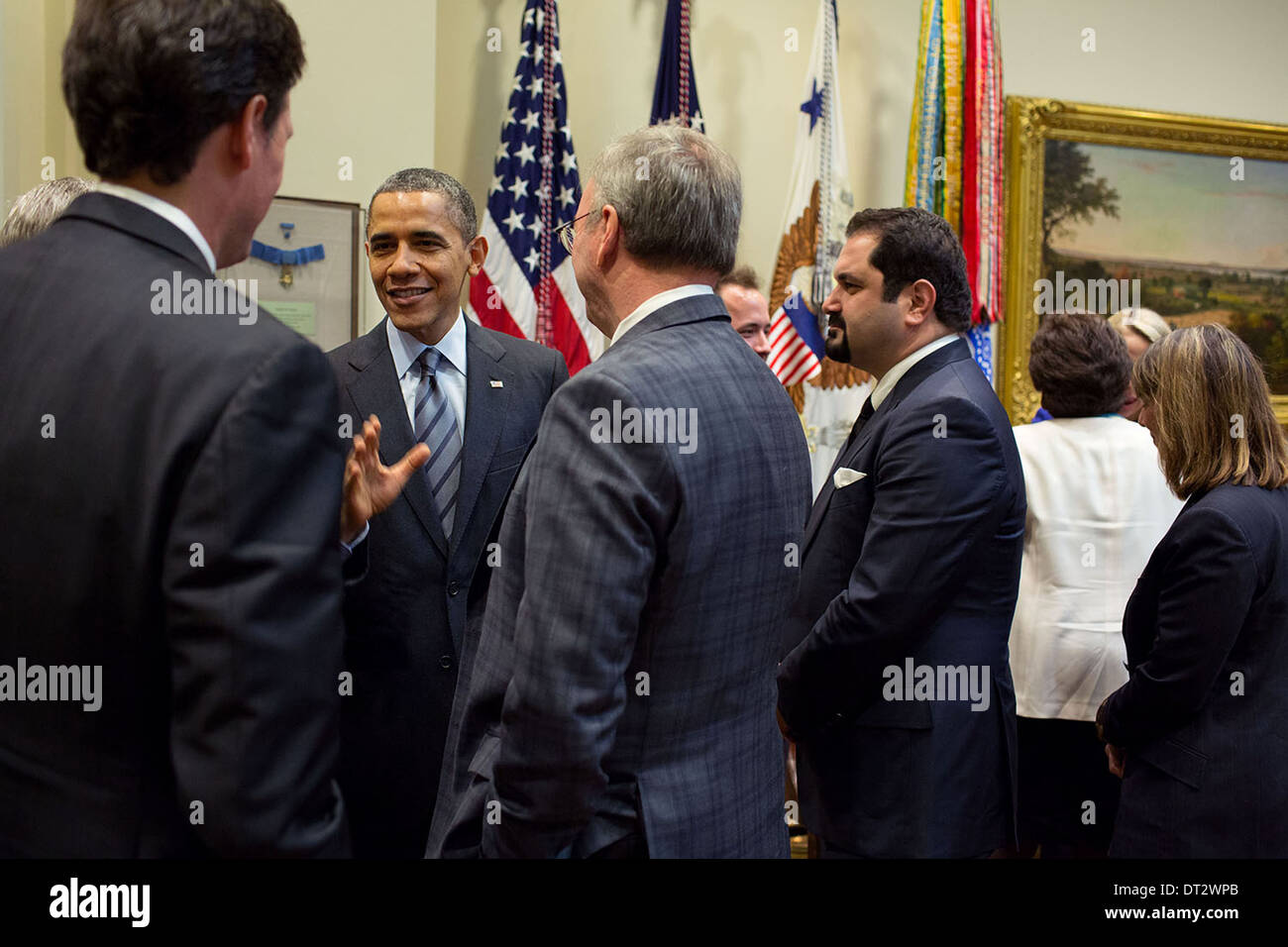Il Presidente Usa Barack Obama incontra con i dirigenti dalle principali aziende tecnologiche per discutere il fallimento del sito del governo HealthCare.Gov nella sala Roosevelt della Casa Bianca 17 Dicembre 2013 a Washington, DC. Foto Stock