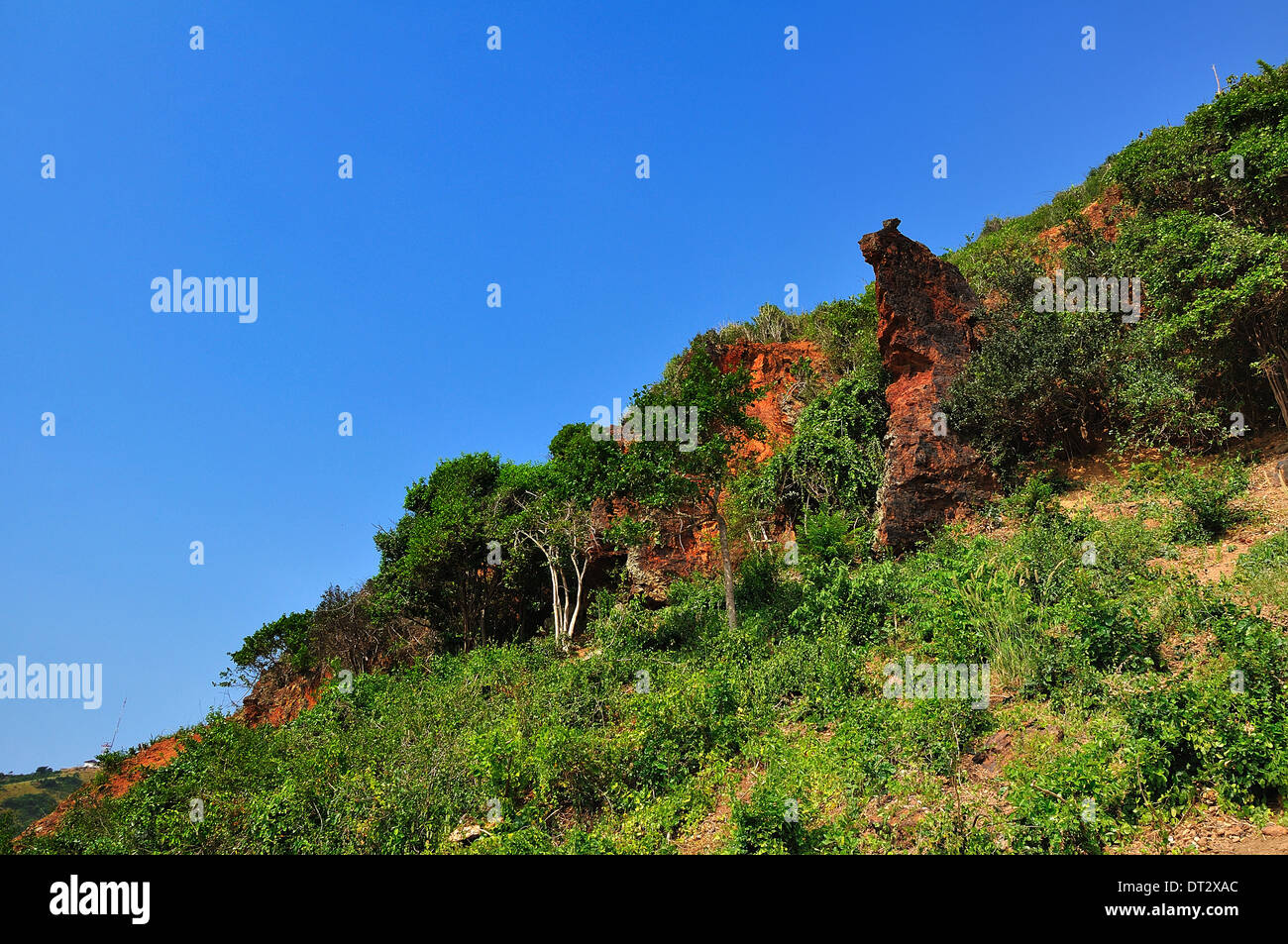 Paesaggio roccioso nel cielo blu Foto Stock
