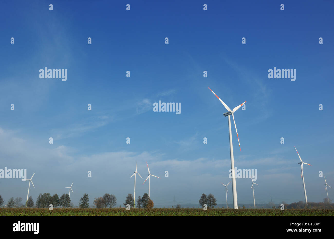 Turbina eolica la generazione di elettricità ecologica Foto Stock