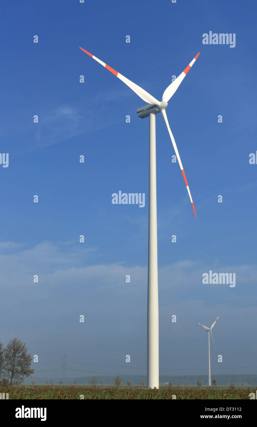 Turbina eolica la generazione di elettricità ecologica Foto Stock