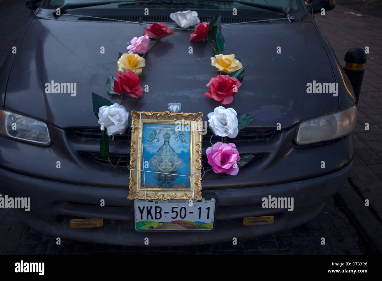 Un'immagine della Virgen de los Lagos decora un carrello in pellegrinaggio alla Madonna della Basilica di Guadalupe a Città del Messico Foto Stock