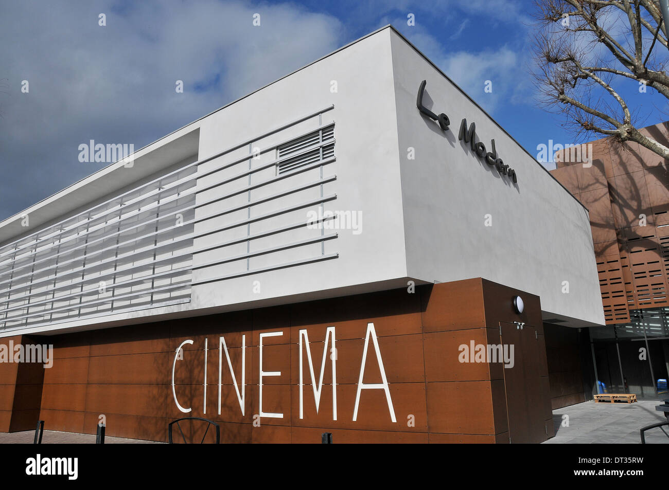 Cinema Le moderne piazza Postillon Issoire Massif-Central Auvergne Francia Foto Stock