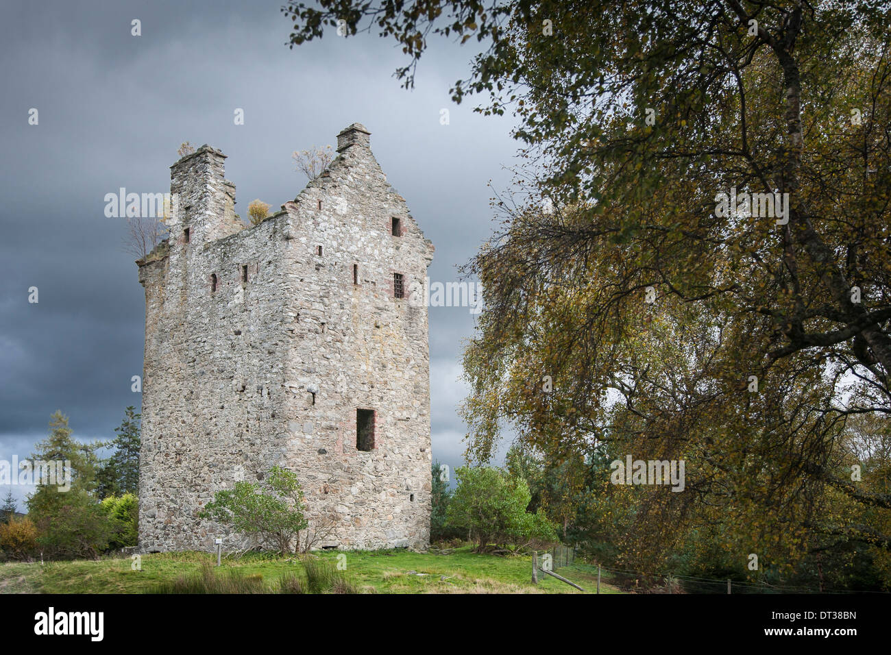 Il castello di Invermark alla testa di Glen Esk a Angus, Scozia. Foto Stock