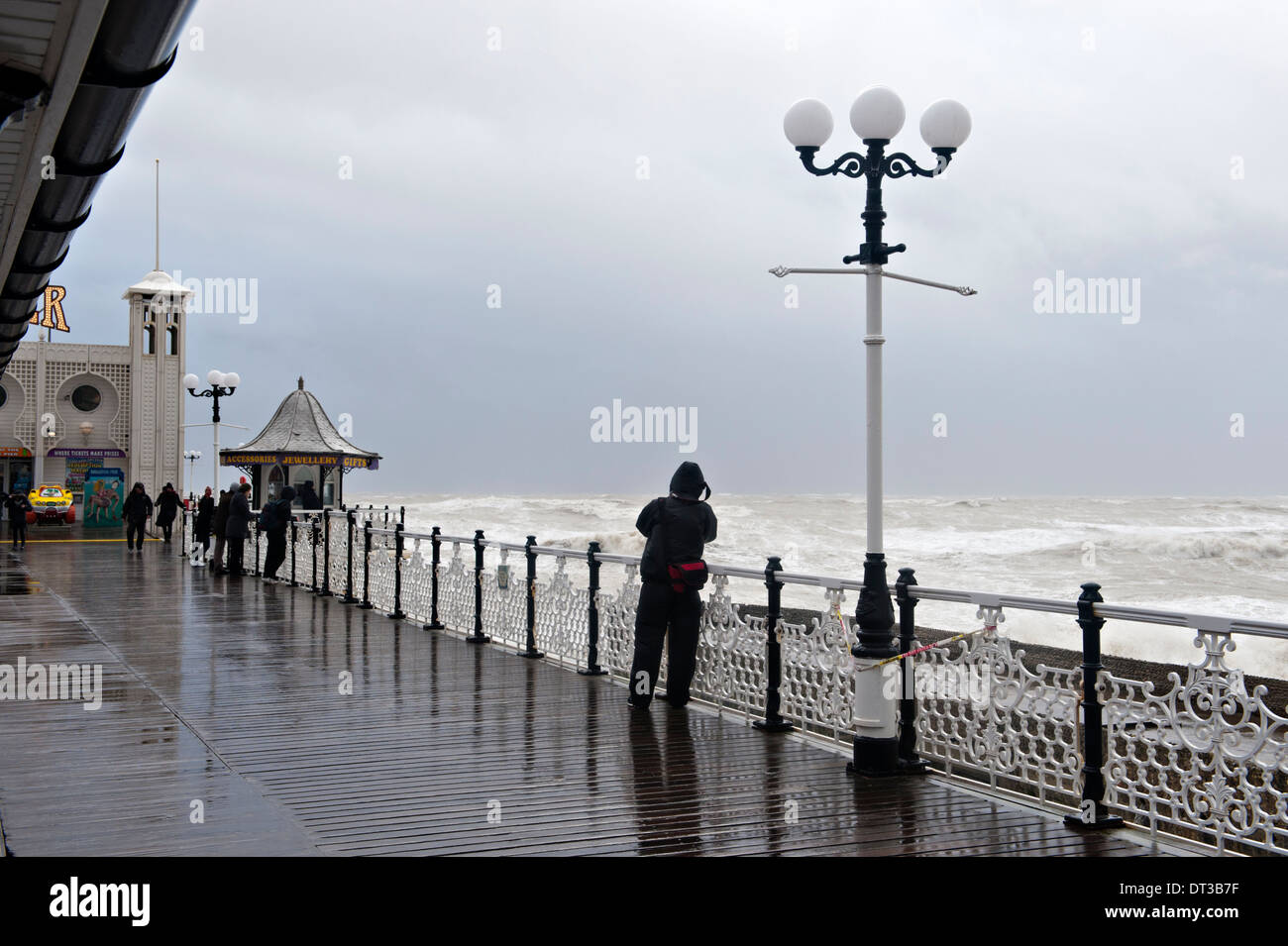 In alto mare come visto dal Molo di Brighton durante le tempeste che spazzato attraverso il sud della Gran Bretagna nel mese di gennaio e febbraio 2014 Foto Stock