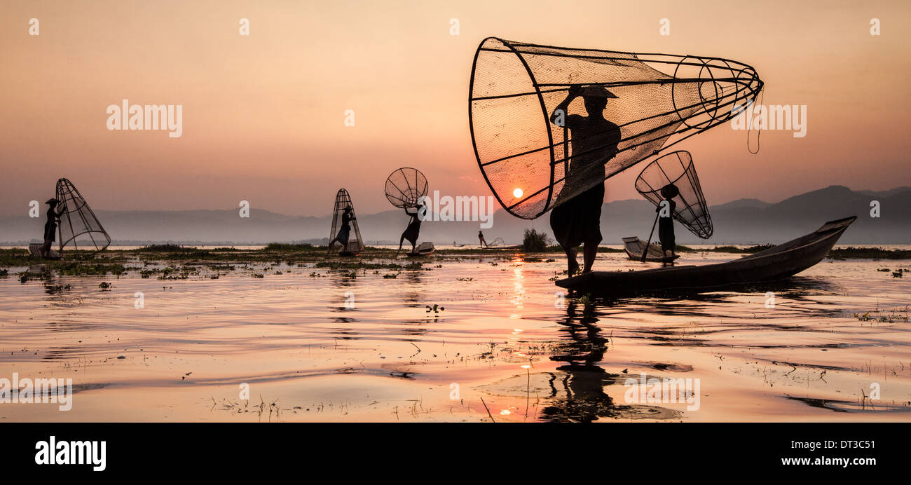 I pescatori sul Lago Inle, Myanmar Foto Stock