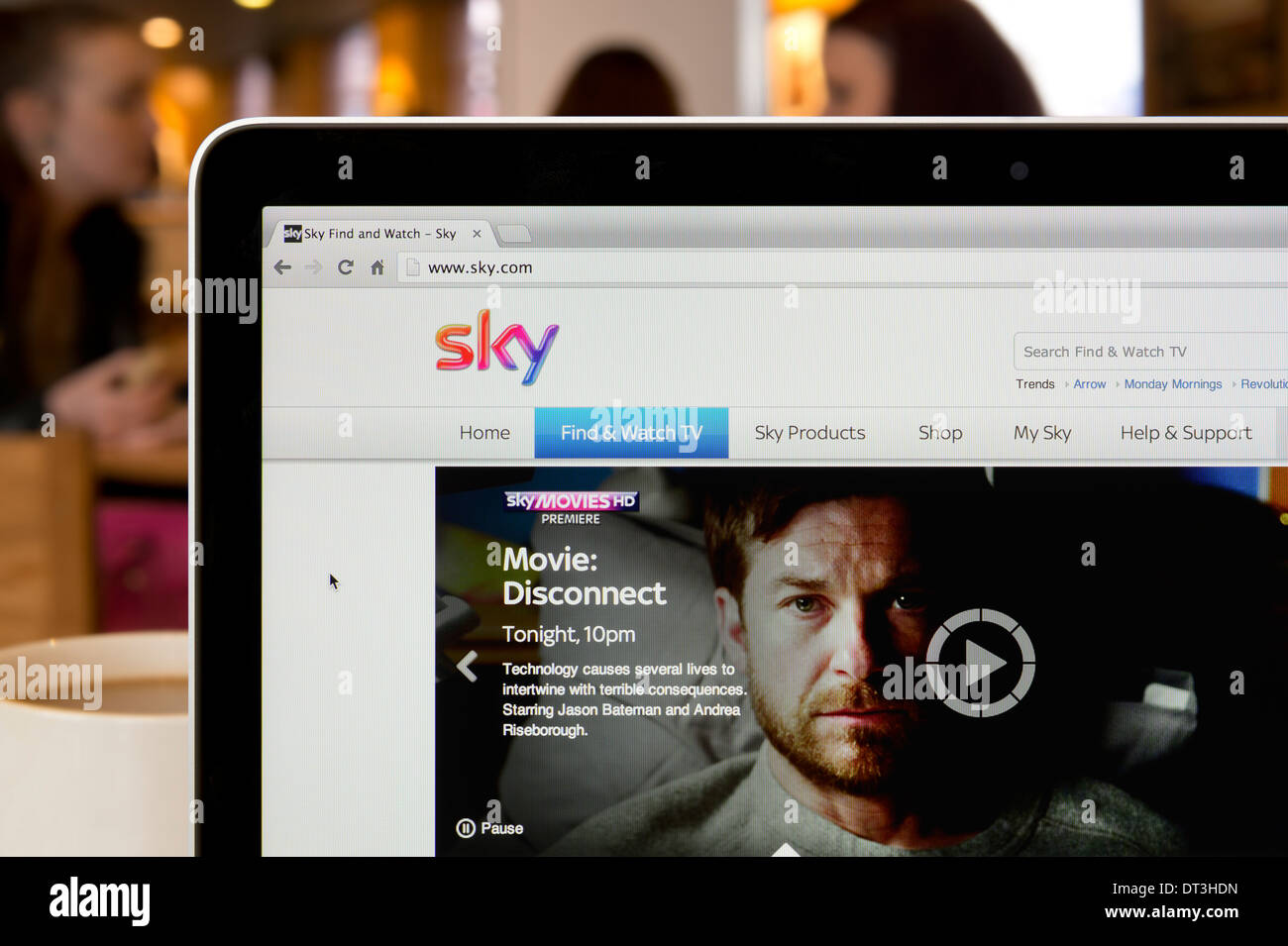 Il sito web di sky shot in una caffetteria ambiente (solo uso editoriale: -print, TV, e-book e Redazione sito web). Foto Stock