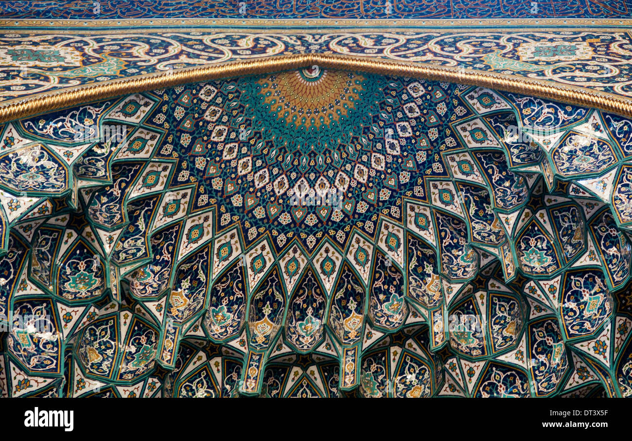 Un dettaglio del mihrab nicchia della Grande Moschea in Oman. Foto Stock