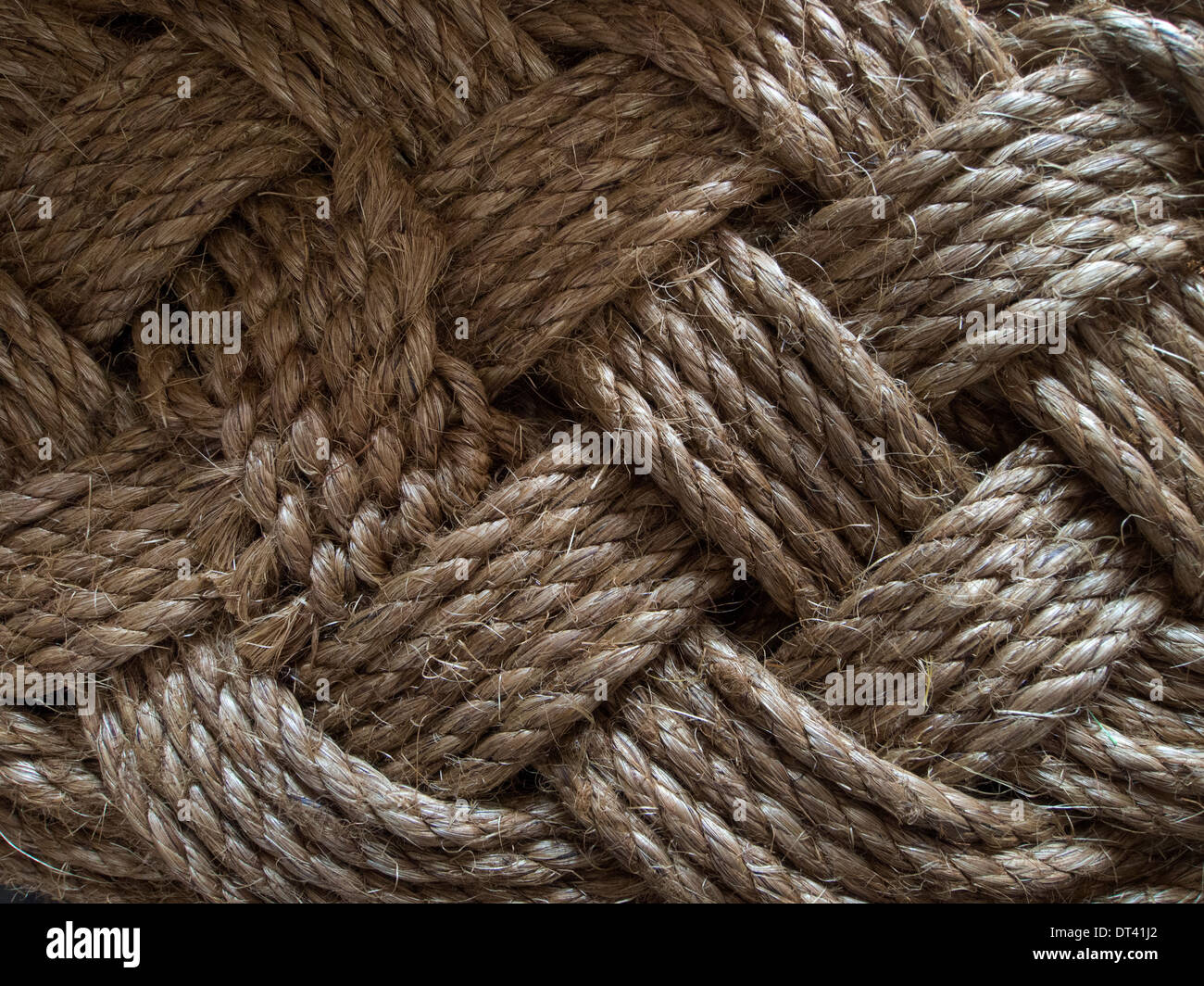 Un dettaglio di un sapientemente annodato zerbino realizzato dalla corda di canapa. Foto Stock