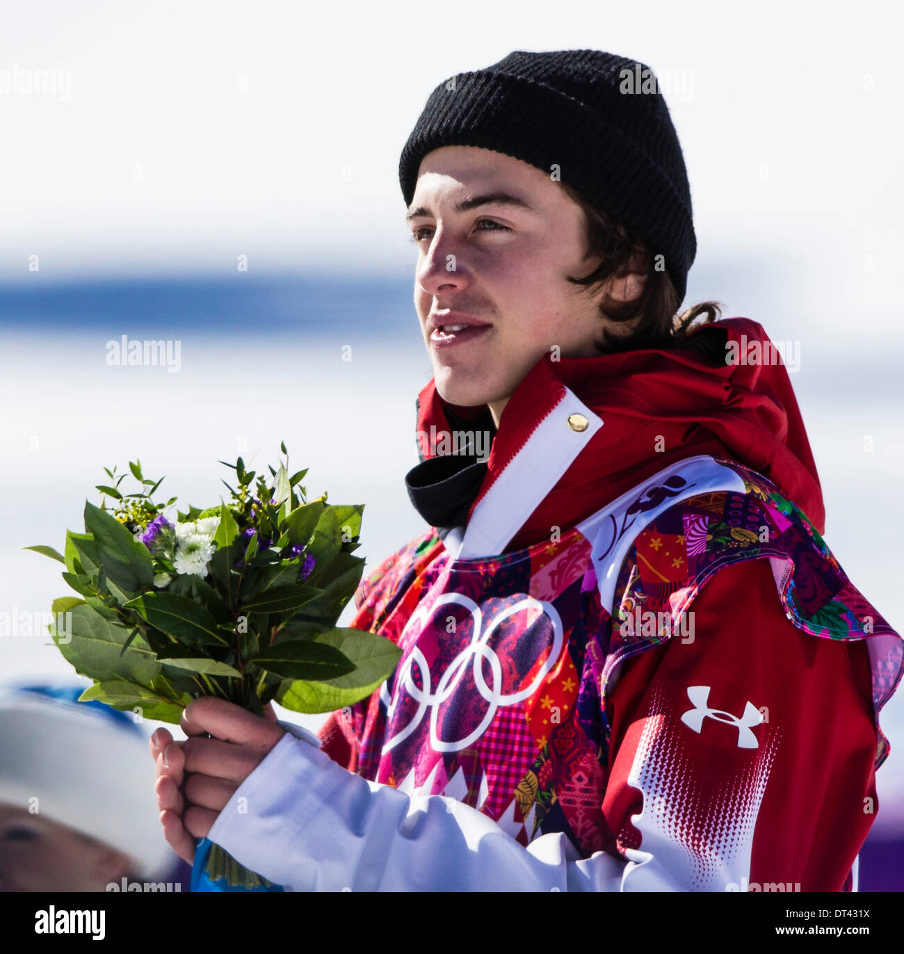 Sochi, Russia. 8 febbraio 2014. 08.02.14 Sochi, Krai Krasnodar, Russia. Terzo posto Mark McMORRIS (CAN) alla cerimonia dei fiori dopo l'uomo Slopestyle Snowboard finale al Rosa Khutor Extreme Park, cluster di montagna - XXII Giochi Olimpici Invernali Credit: Azione Plus immagini di sport/Alamy Live News Foto Stock