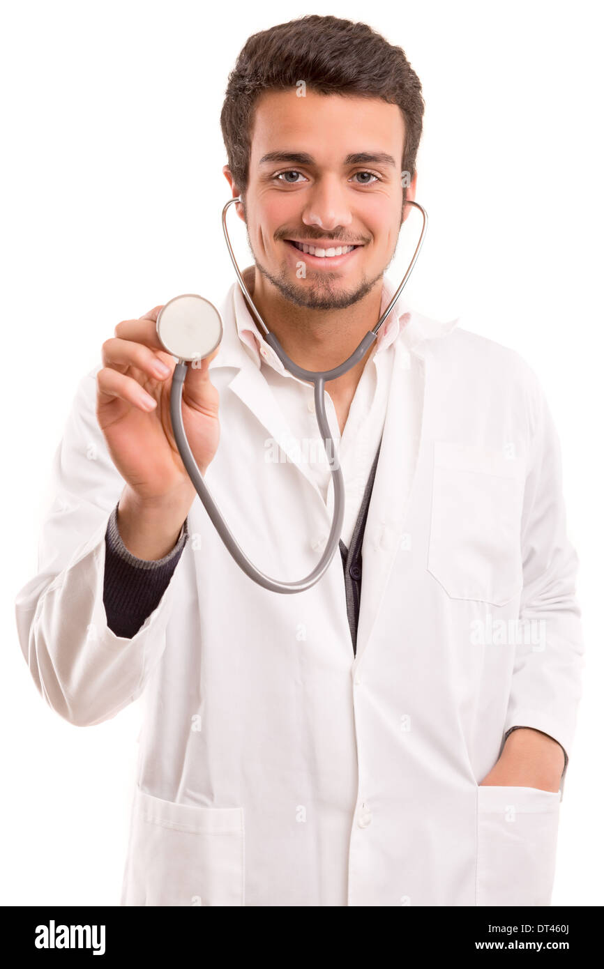 Bel giovane medic tenendo uno stetoscopio, isolato su bianco Foto Stock