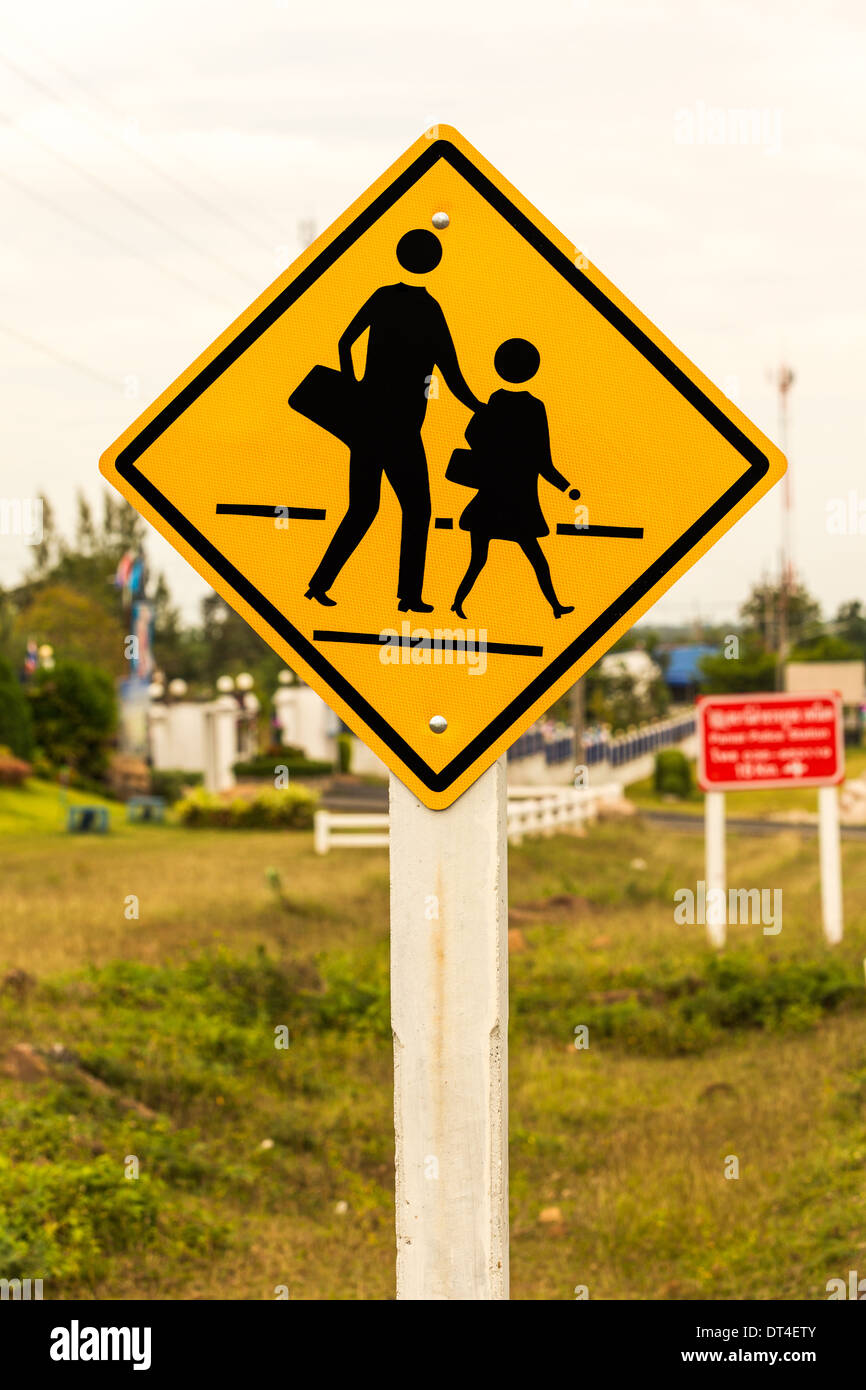 Attenzione la scuola più vicino a te Foto Stock