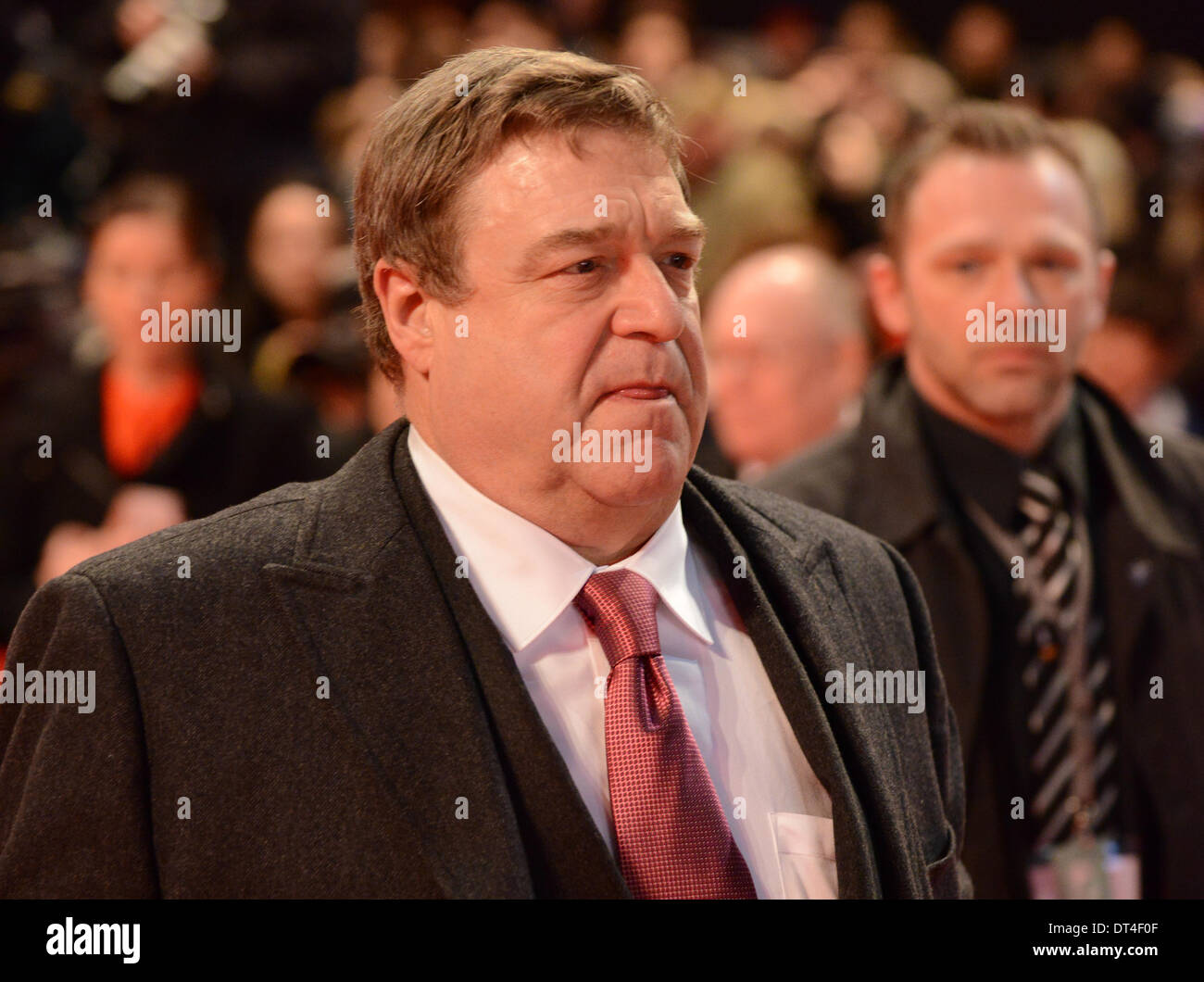 Berlino, Germania, 8 feb 2014. John Goodman assiste il 'i monumenti uomini' Premiere al sessantaquattresimo Berlinale annuale Festival Internazionale del Film alla Berlinale Palast 8 febbraio del 2014 a Berlino, Germania. Credito: Janne Tervonen/Alamy Live News Foto Stock