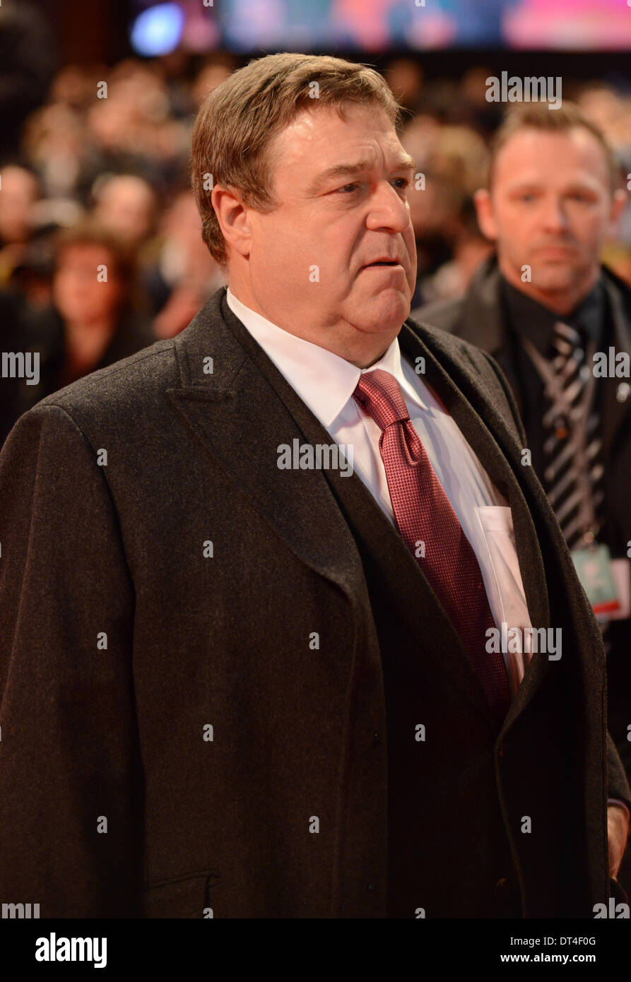 Berlino, Germania, 8 feb 2014. John Goodman assiste il 'i monumenti uomini' Premiere al sessantaquattresimo Berlinale annuale Festival Internazionale del Film alla Berlinale Palast 8 febbraio del 2014 a Berlino, Germania. Credito: Janne Tervonen/Alamy Live News Foto Stock
