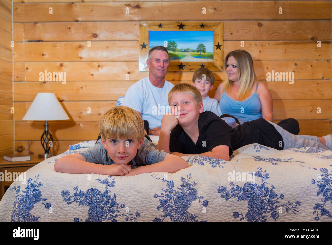 Famiglia nel letto Foto Stock