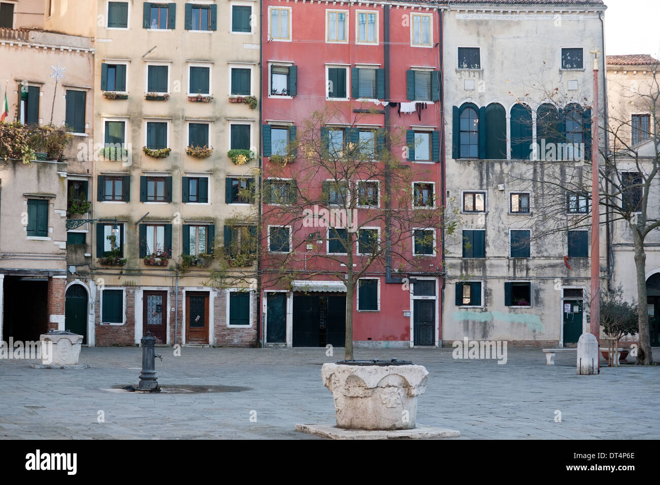 Town Square e ben nel ghetto ebraico di Venezia Foto Stock
