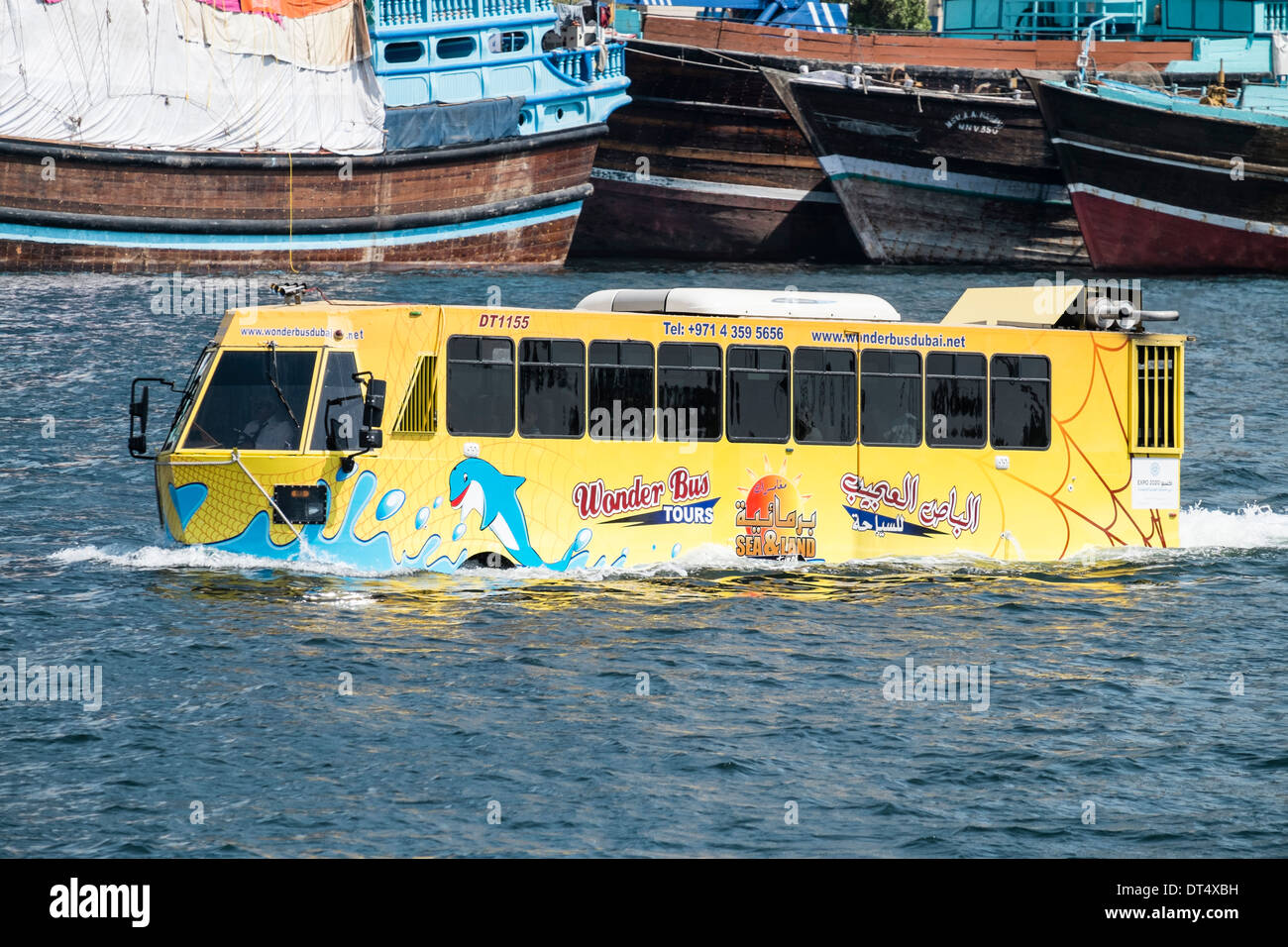 Chiedo Bus acqua turistica tour bus sul torrente fiume in Dubai Emirati Arabi Uniti EMIRATI ARABI UNITI Foto Stock