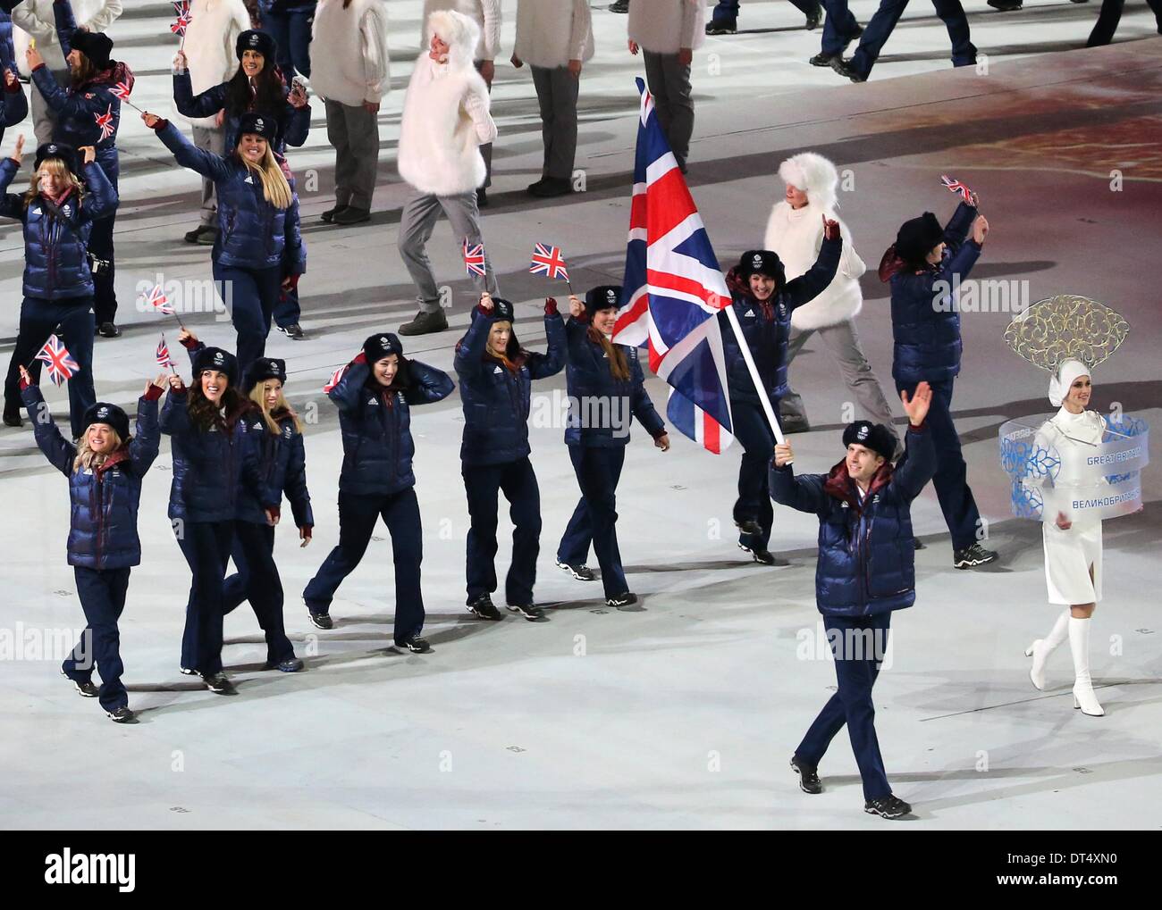 La grande squadra della gran bretagna entra nello stadio olimpico