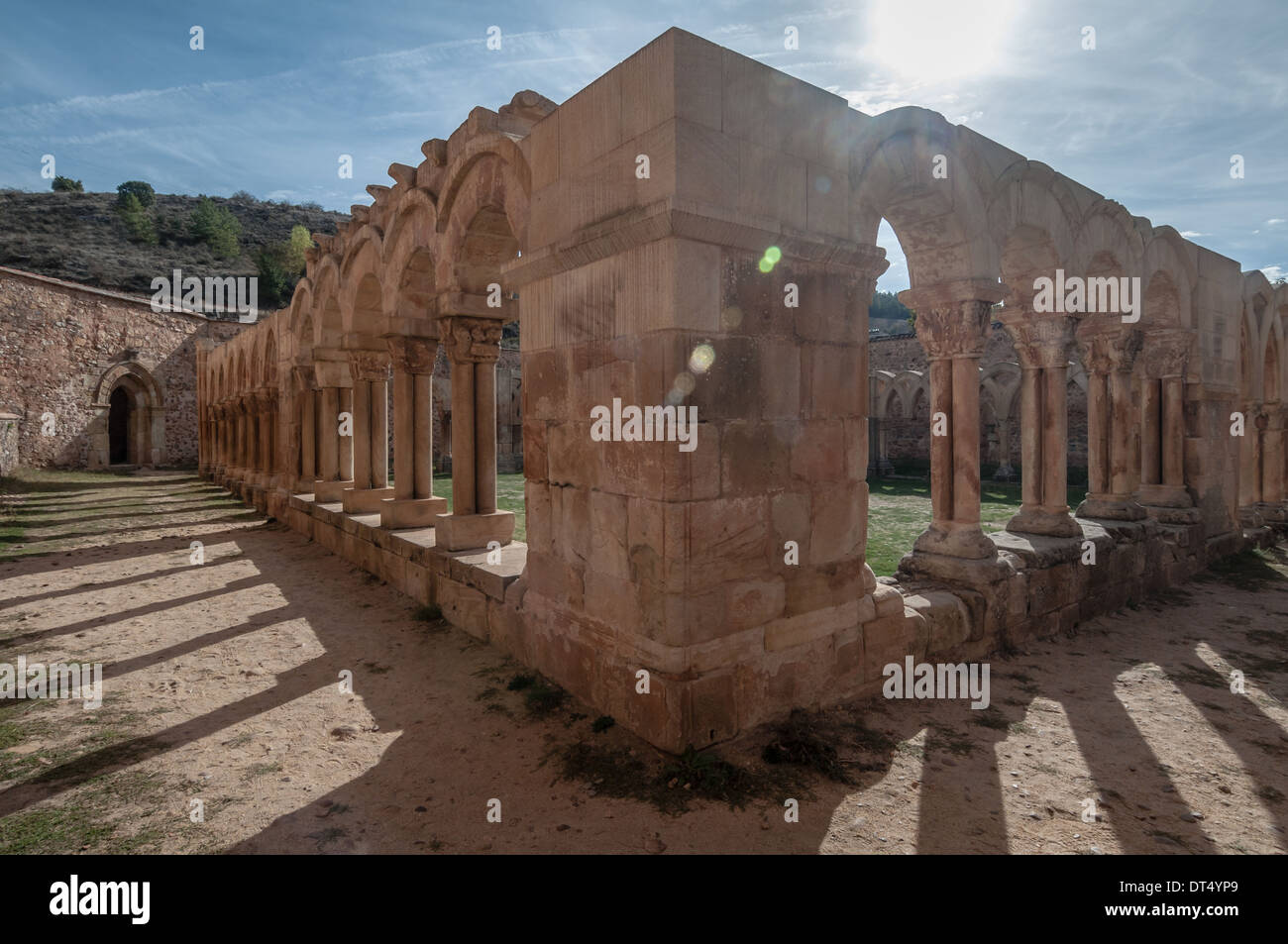 Il chiostro del monastero di San Juan Duero in Soria, Spagna Foto Stock